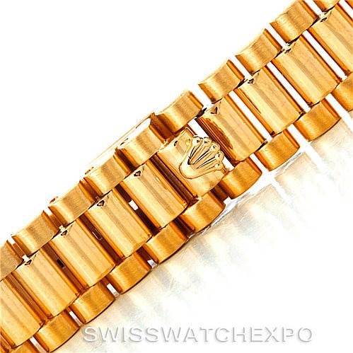 The image shows a close-up of the gold bracelet of the Rolex President 69138 Women
s Yellow Gold Beige Dial 69138 Women
s Yellow Gold Beige Dial model watch.