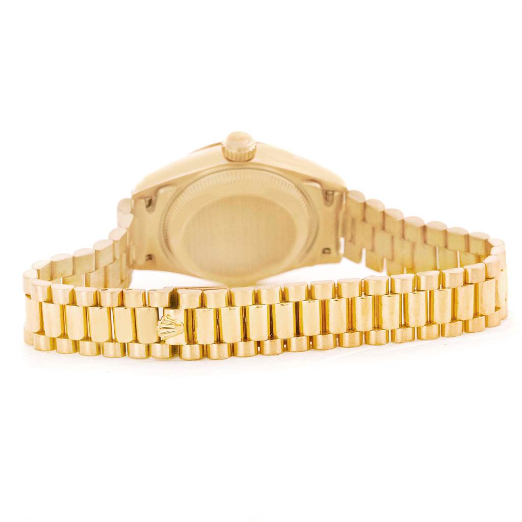The image shows the back view of a Rolex President 69178 Women
s Yellow Gold Champagne Dial 69178 Women
s Yellow Gold Champagne Dial model watch, displaying its case back and gold bracelet.