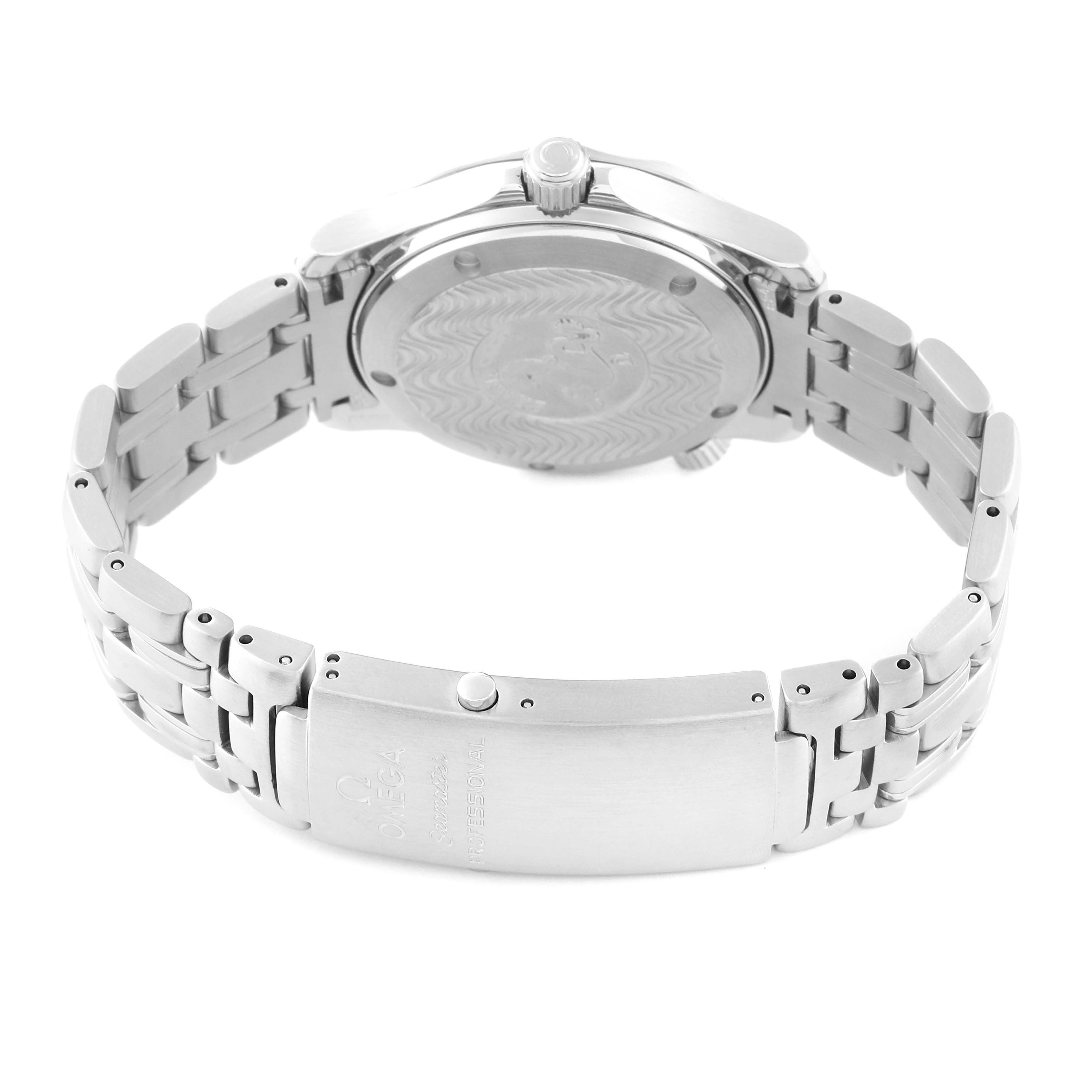 This image shows the back view of an Omega Seamaster 2551.80.00 Men
s Stainless Steel Blue Dial 2551.80.00 Men
s Stainless Steel Blue Dial watch, highlighting its stainless steel bracelet and clasp.