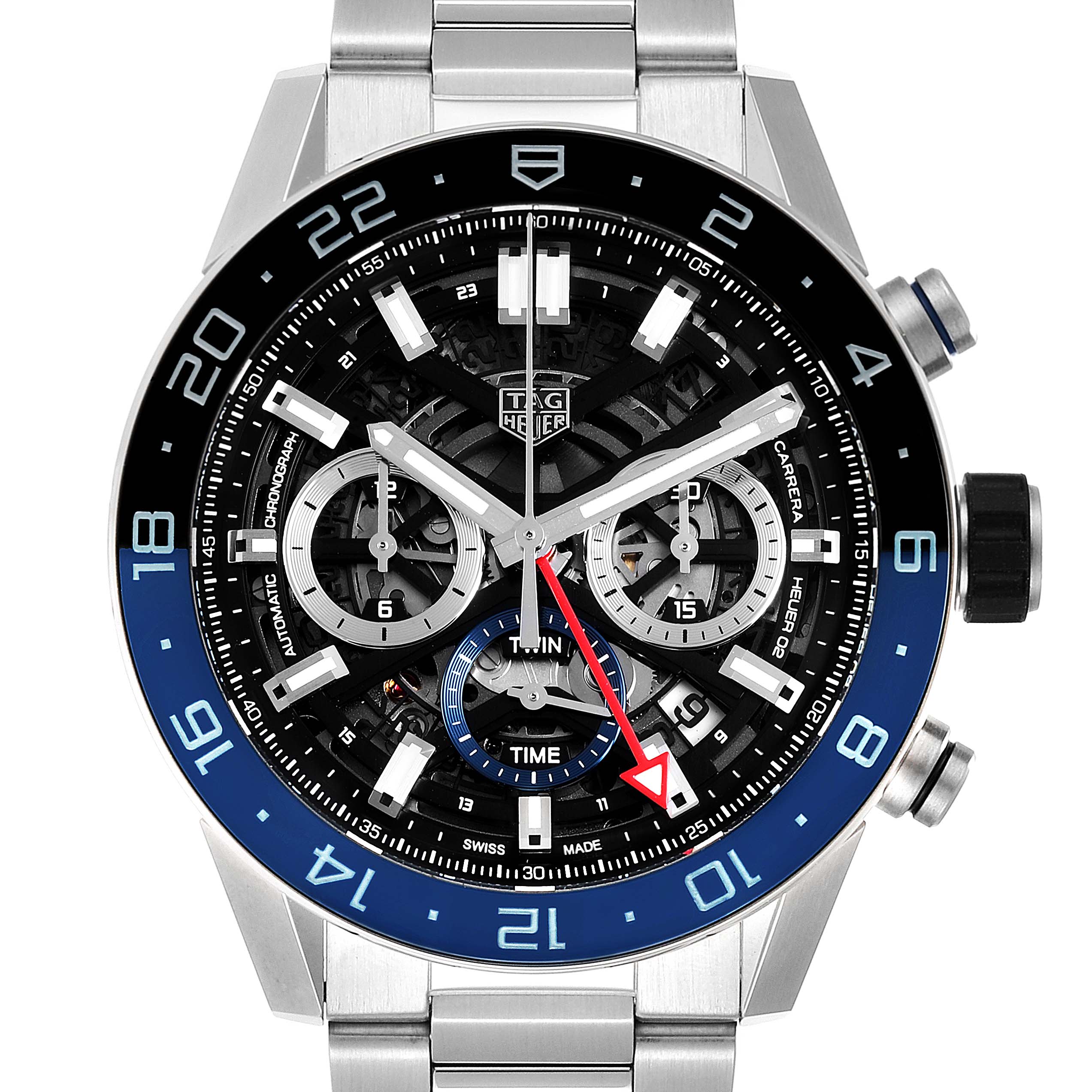 The image shows a front view of the Carrera model watch by Tag Heuer, highlighting its dial, hands, and bezel.
