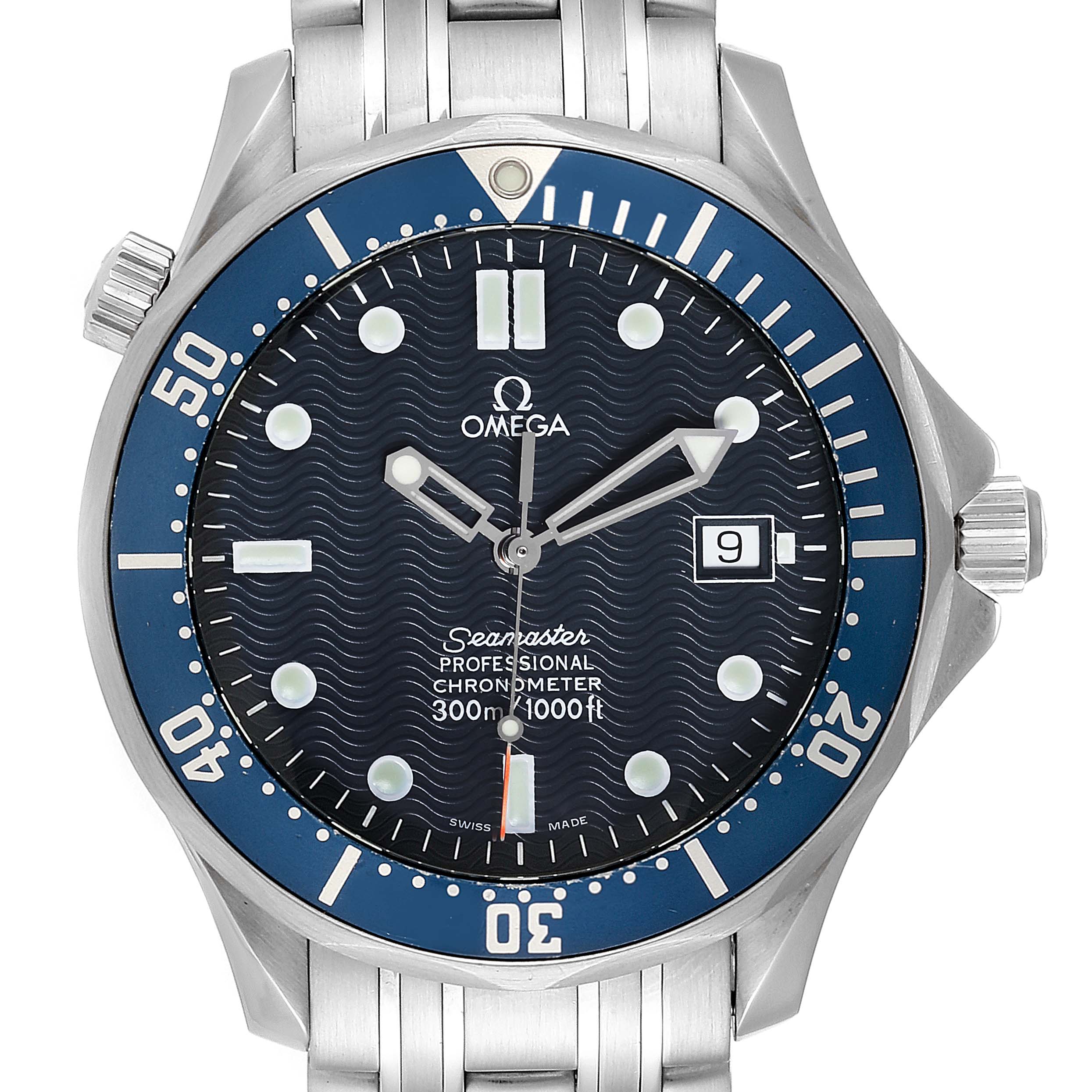 A front view of the Omega Seamaster 2531.80.00 Men
s Stainless Steel Blue Dial 2531.80.00 Men
s Stainless Steel Blue Dial watch displays the dial, bezel, crown, and part of the bracelet.
