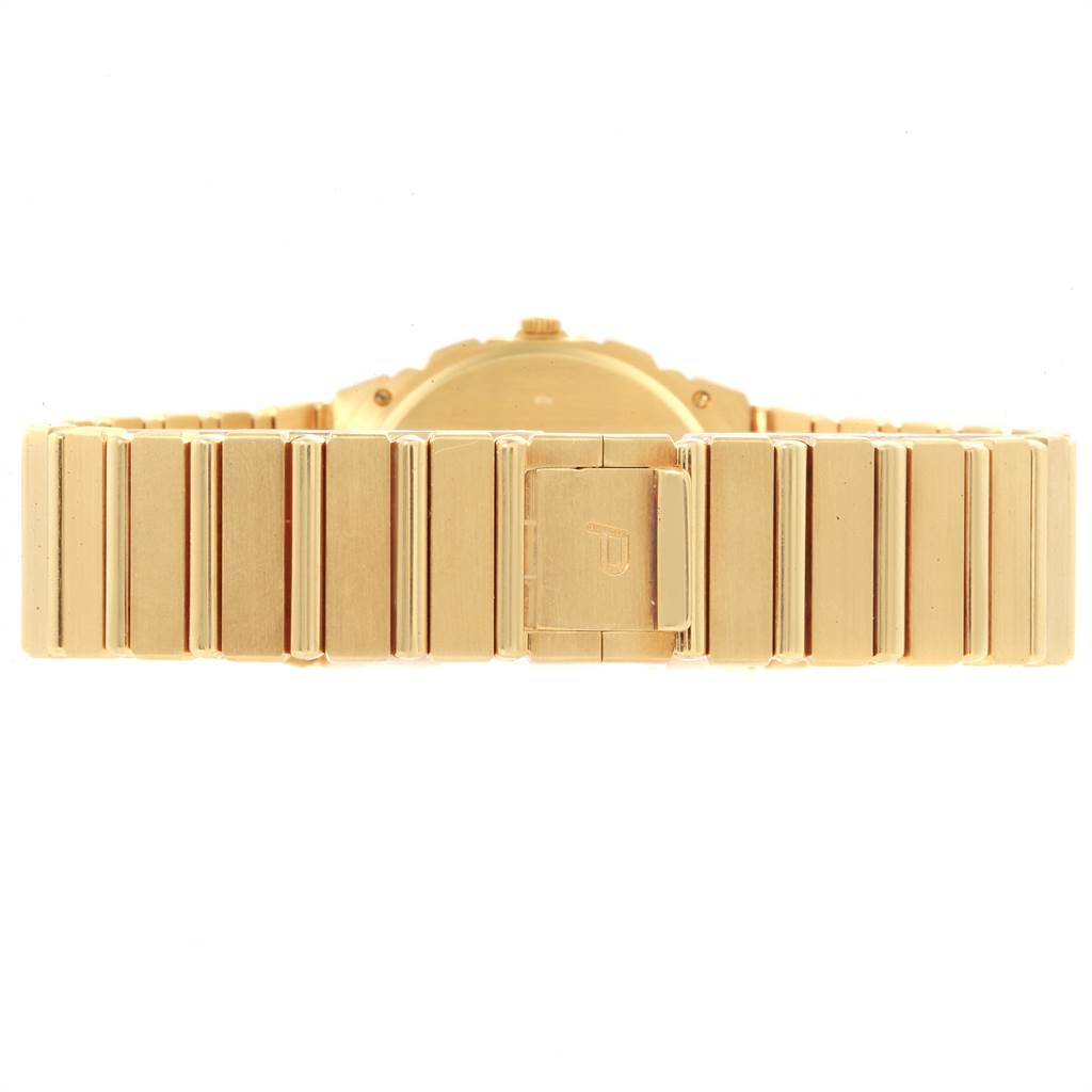 The image shows the clasp and part of the band of the Piaget Men's Yellow Gold Champagne Dial Men's Yellow Gold Champagne Dial Polo 18K Yellow Gold Day Date Mens Watch 15562c701 viewed from the back.