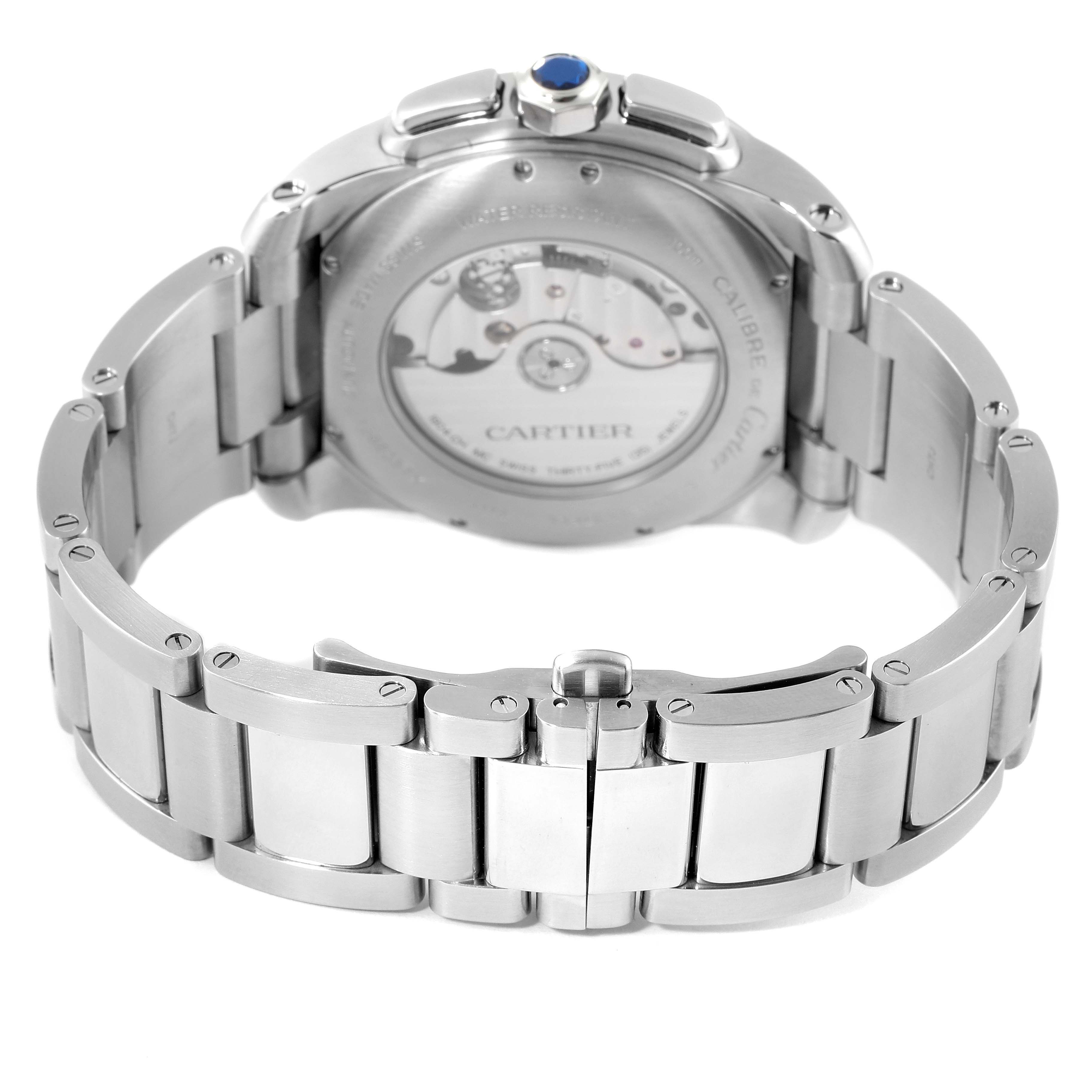 The image shows the back and bracelet of the Calibre de Cartier watch by Cartier, highlighting the automatic movement and clasp.
