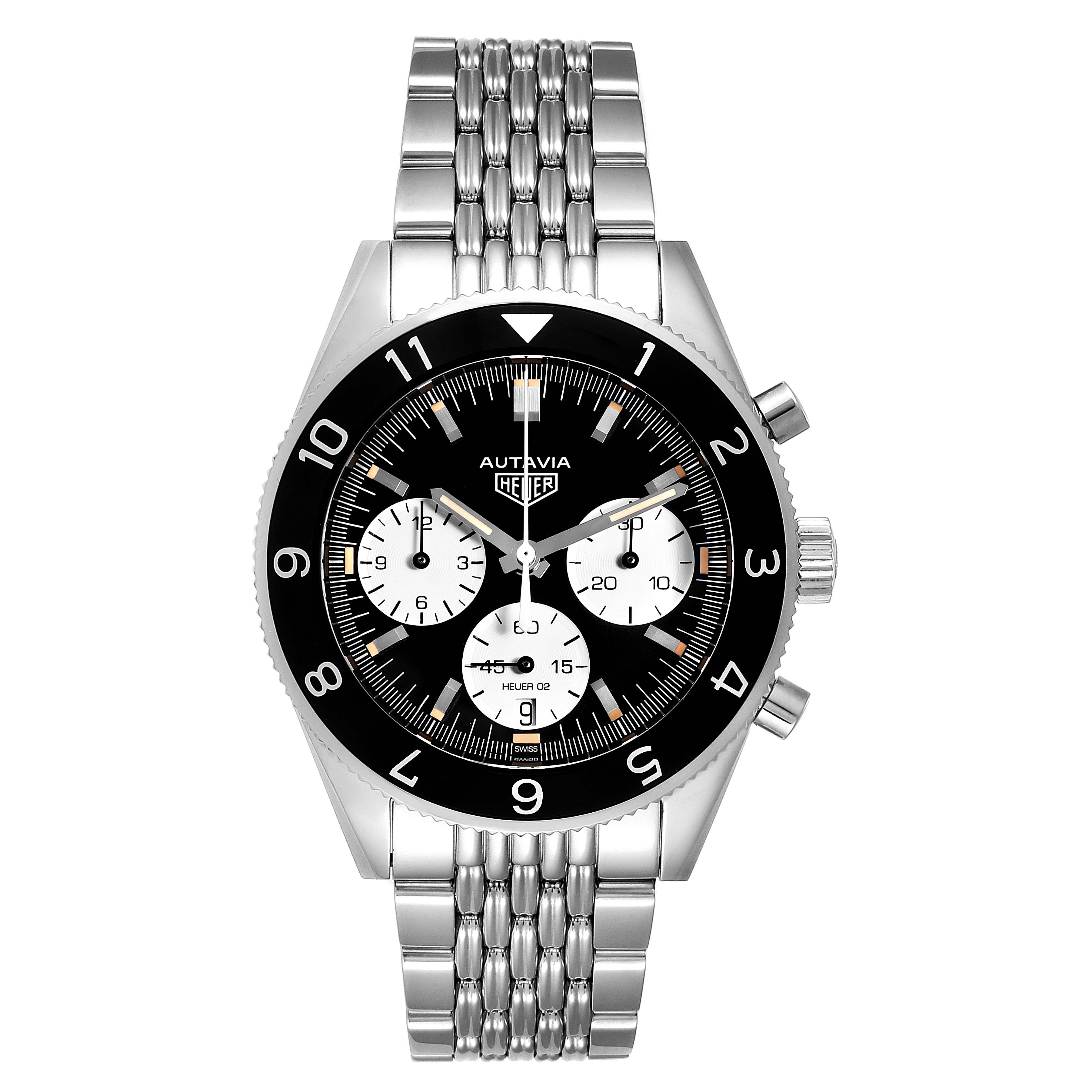 The image shows a frontal view of the Autavia model by Tag Heuer, featuring the watch face and stainless steel bracelet.
