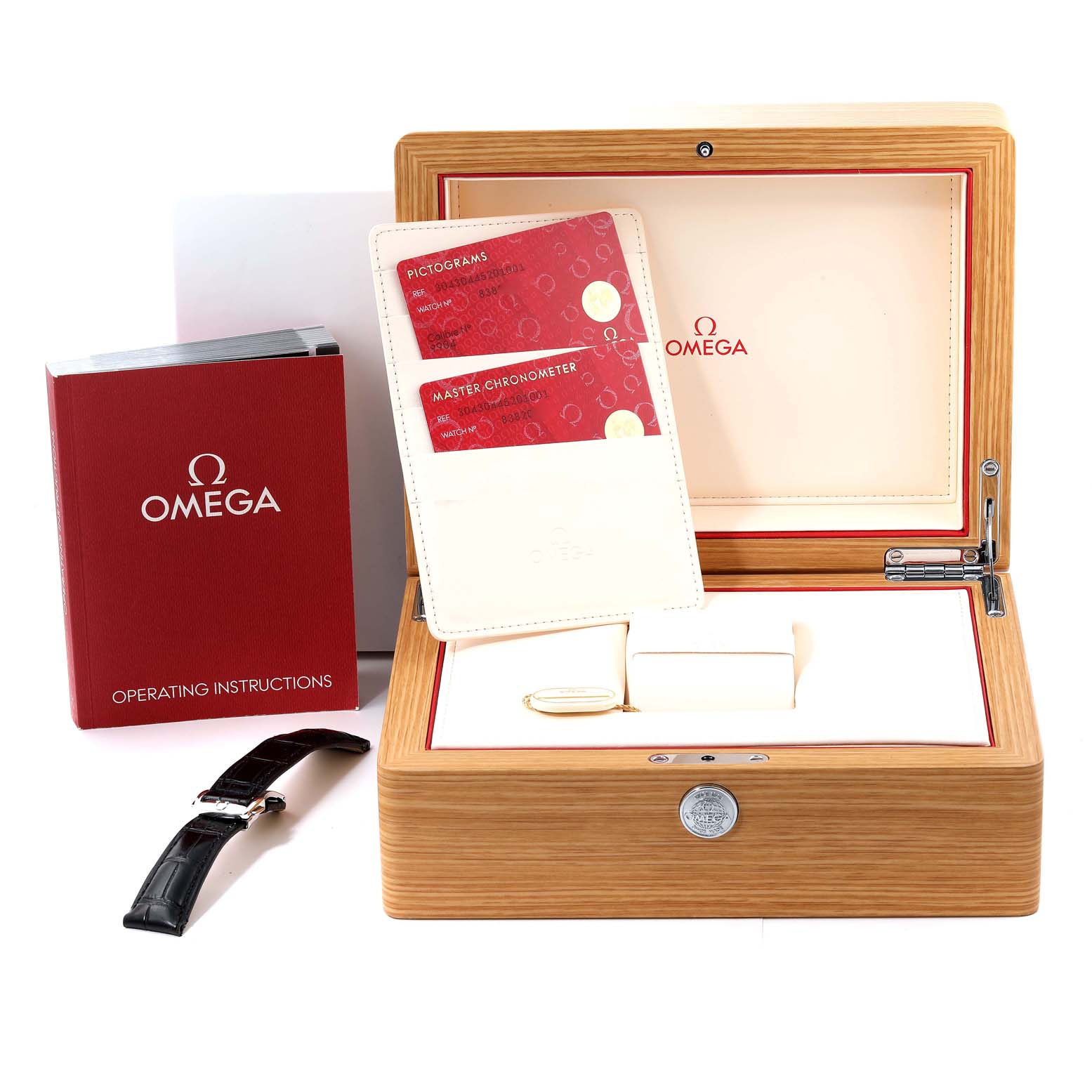 The image shows a wooden Omega Speedmaster 304.30.44.52.01.001 Men
s Stainless Steel Black Dial 304.30.44.52.01.001 Men
s Stainless Steel Black Dial watch box, operating instructions, a cardholder with two cards, and a black leather strap.