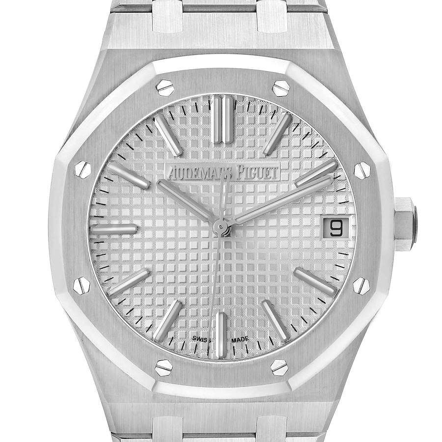 The image shows a frontal view of the Audemars Piguet Royal Oak watch, highlighting the dial, bezel, and crown.