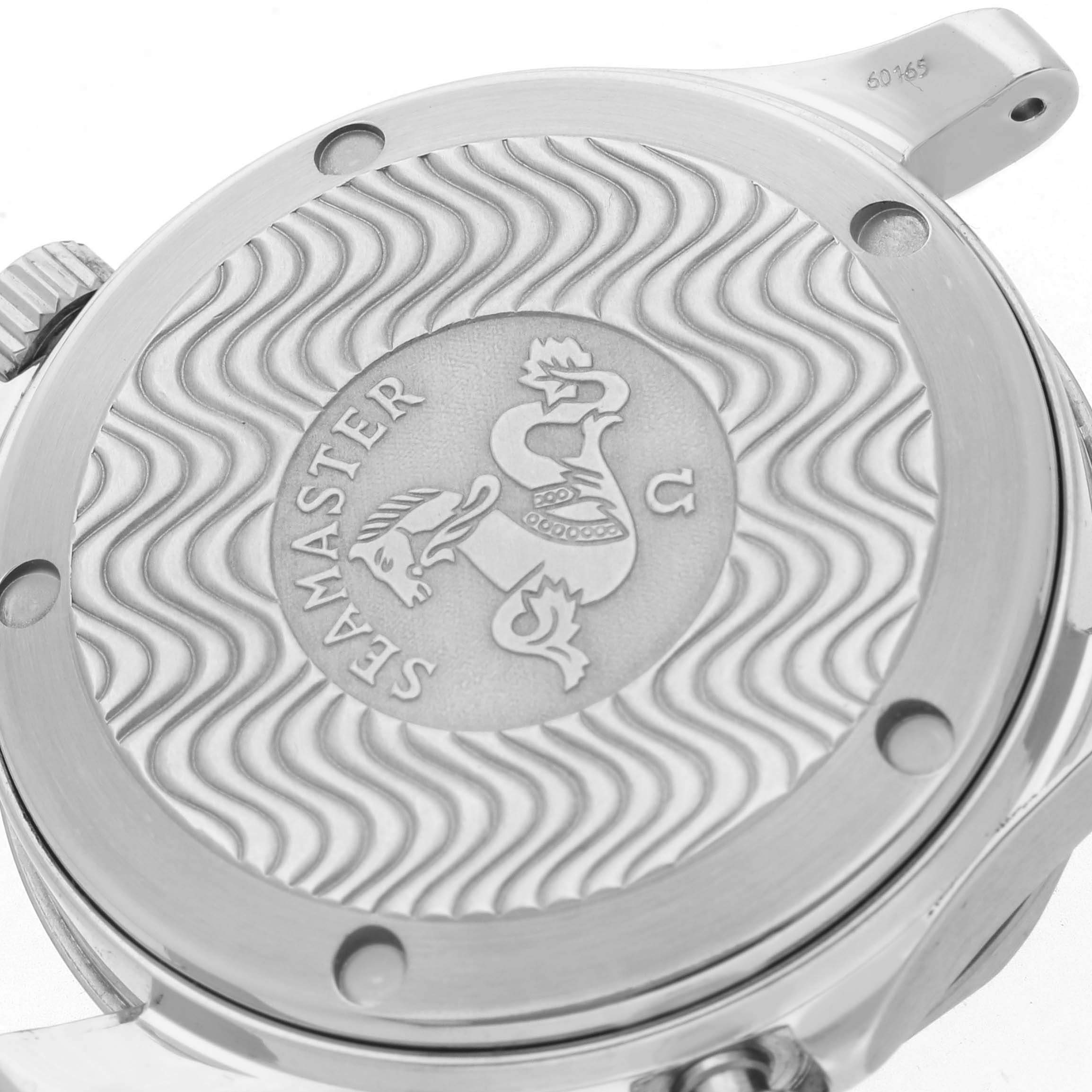 The image shows the case back of an Omega Seamaster 2551.80.00 Men
s Stainless Steel Blue Dial 2551.80.00 Men
s Stainless Steel Blue Dial watch, displaying its engraved design and wave pattern.