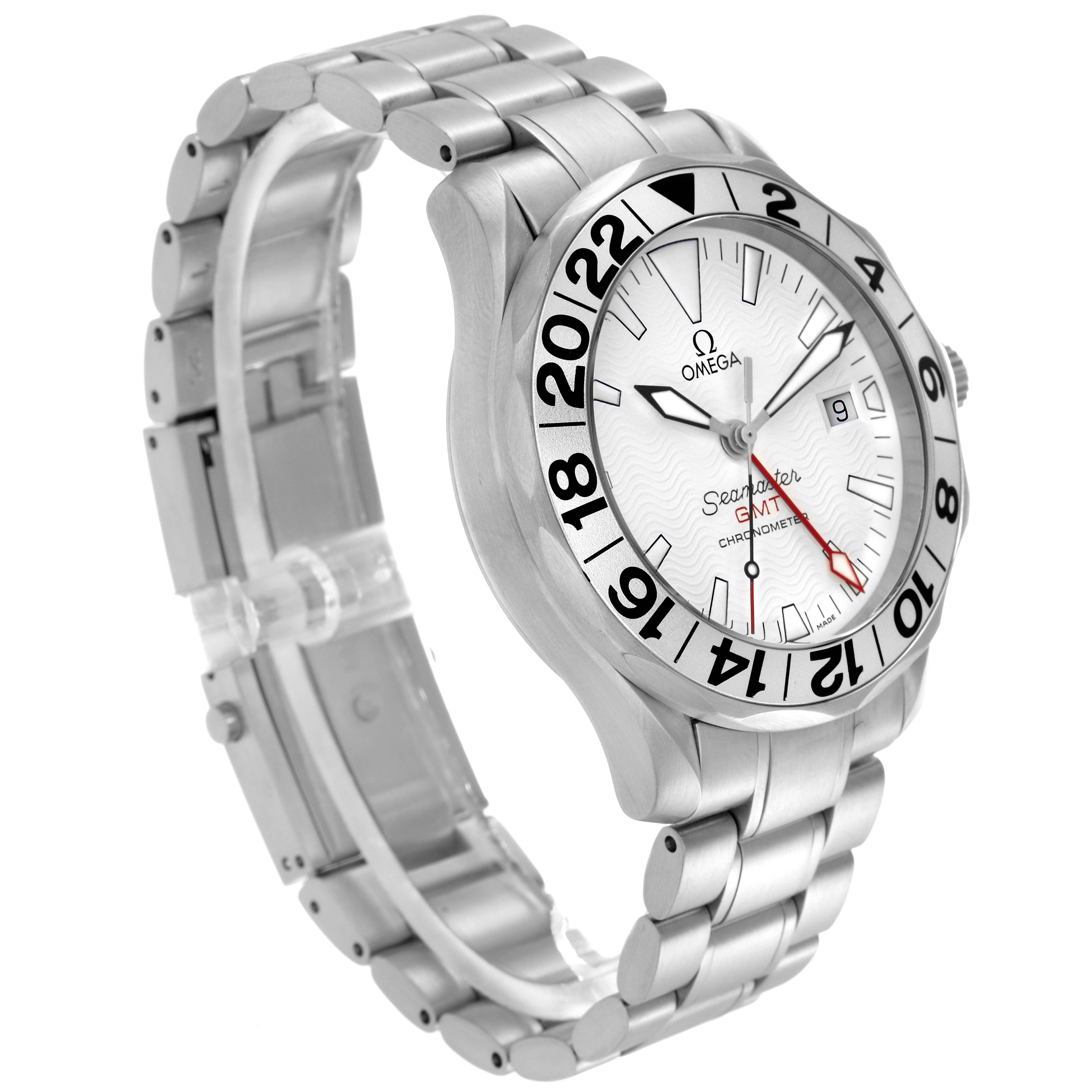 The Omega Seamaster 2538.20.00 Men
s Stainless Steel White Dial 2538.20.00 Men
s Stainless Steel White Dial model is viewed from an angled perspective, showing the face, bezel, and bracelet links.