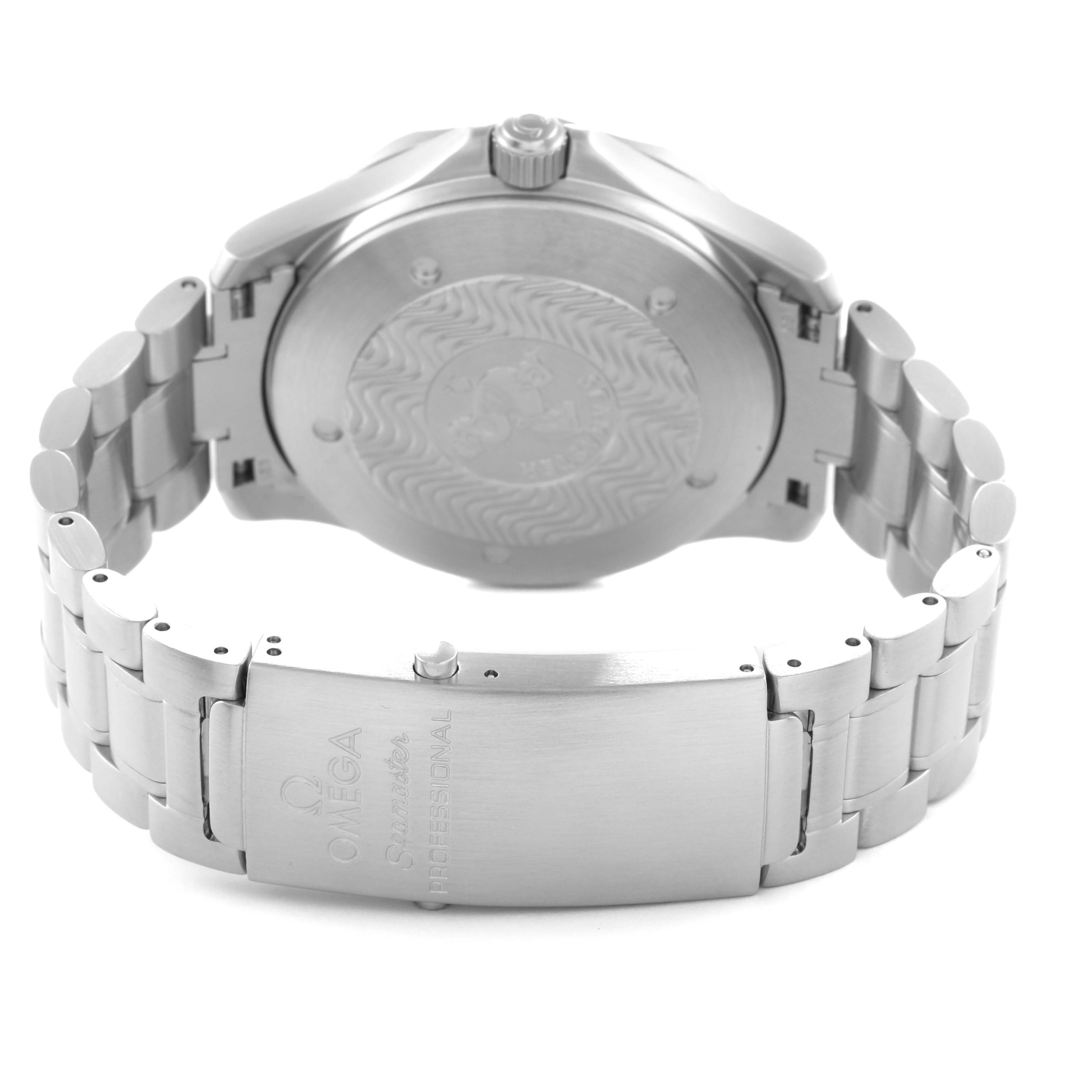 The image shows the back and clasp of an Omega Seamaster 2538.20.00 Men
s Stainless Steel White Dial 2538.20.00 Men
s Stainless Steel White Dial watch, highlighting the engraved case back and metal bracelet.
