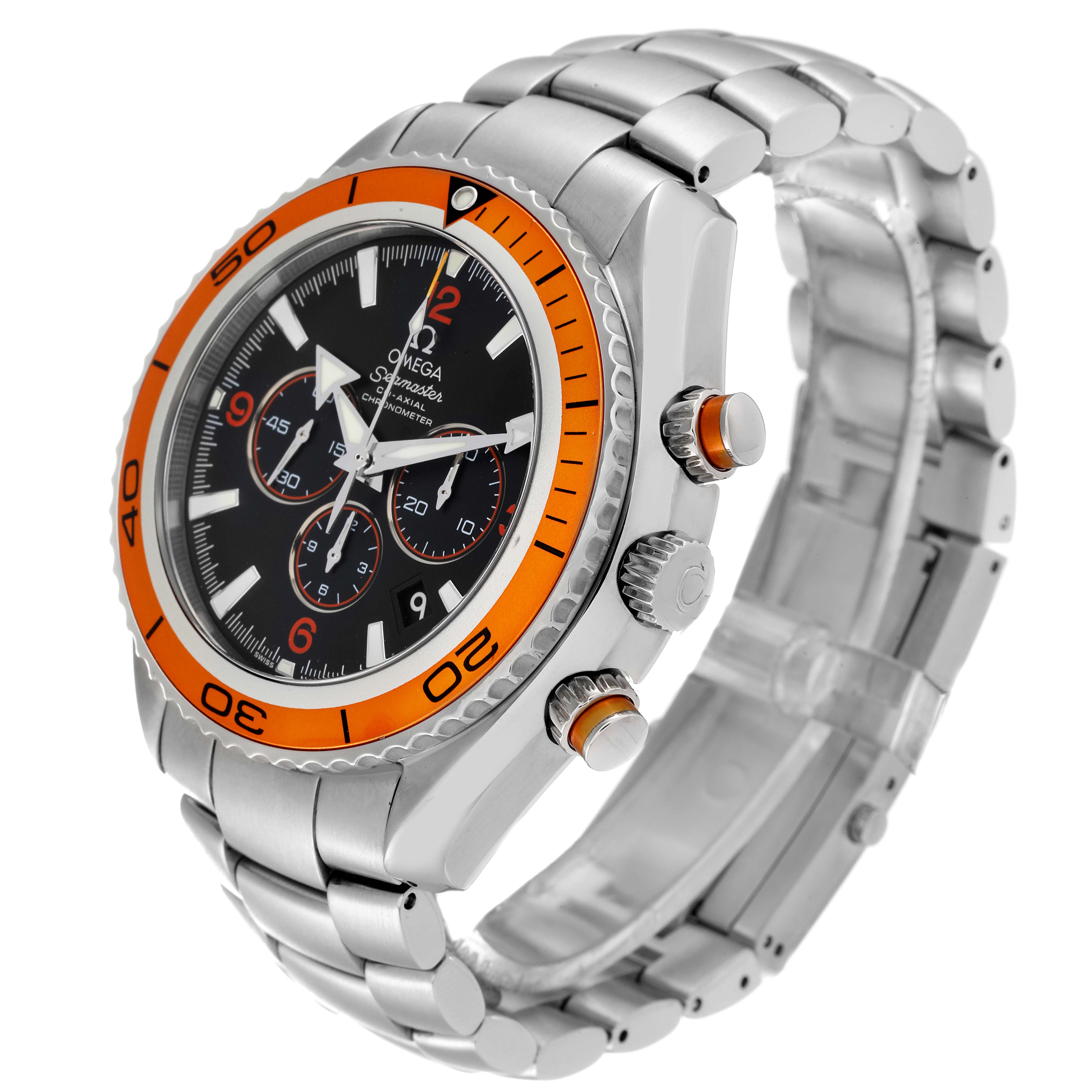 The image shows a side angle of the Omega Planet Ocean 2218.50.00 Men
s Stainless Steel Black Dial 2218.50.00 Men
s Stainless Steel Black Dial watch, highlighting its orange bezel, dial, and stainless steel bracelet.
