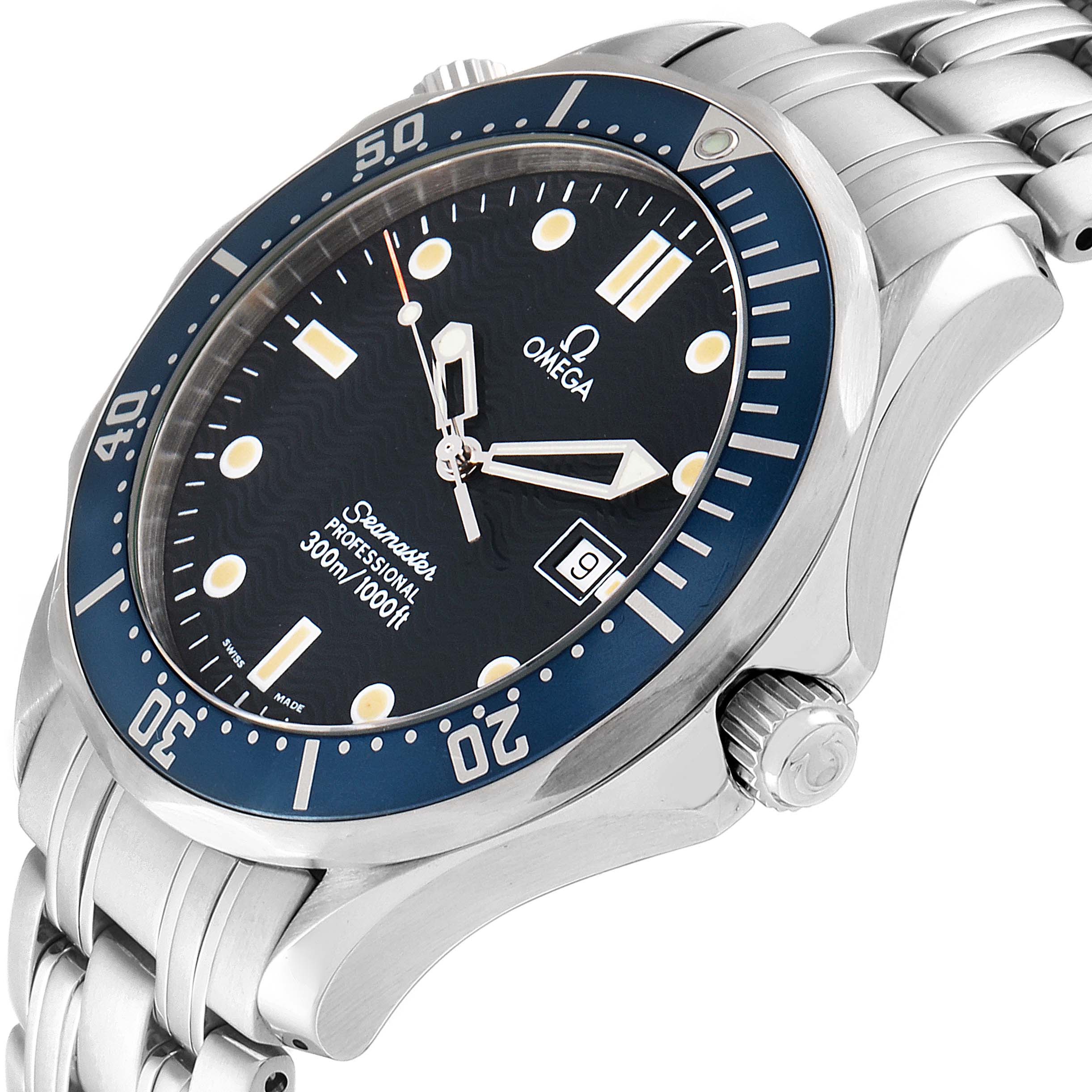 This image shows an angled view of the Omega Seamaster 2541.80.00 Men
s Stainless Steel Blue Dial 2541.80.00 Men
s Stainless Steel Blue Dial watch, focusing on the dial, bezel, and stainless steel bracelet.