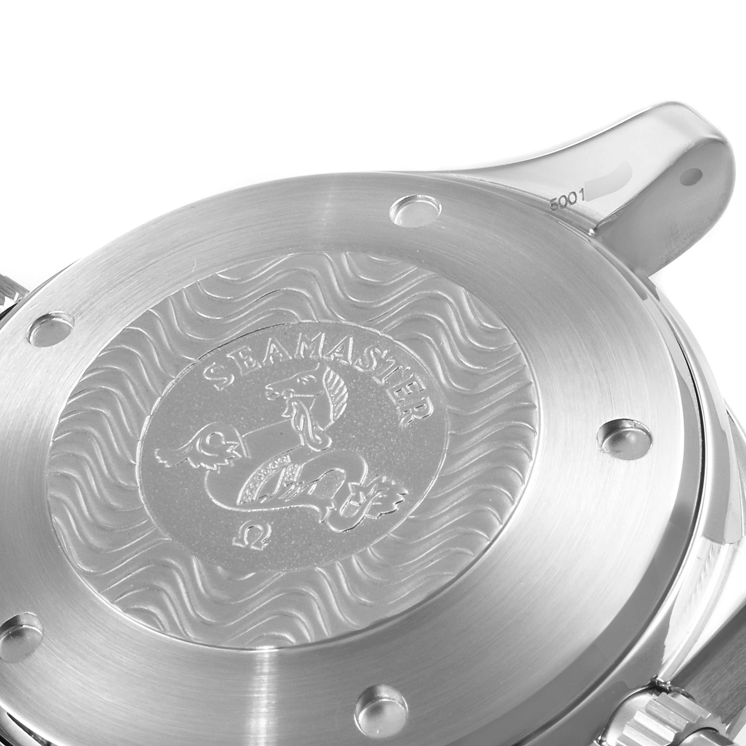 This image shows the case back of an Omega Seamaster 2598.80.00 Men
s Stainless Steel Blue Dial 2598.80.00 Men
s Stainless Steel Blue Dial watch, featuring its engraved logo.