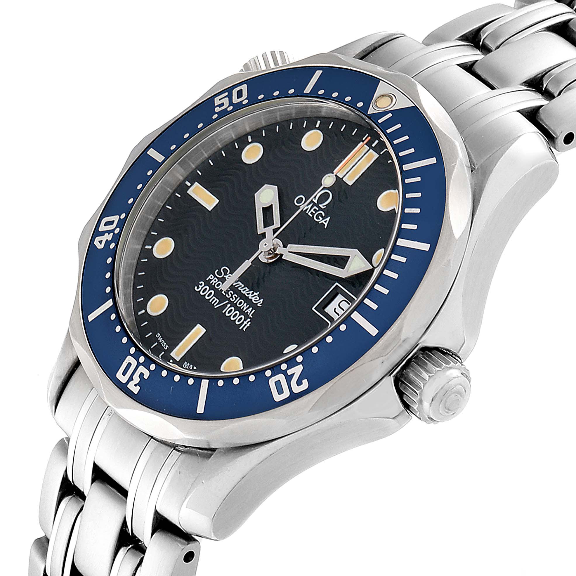 The image shows an angled view of an Omega Seamaster 2561.80.00 Men
s Stainless Steel Blue Dial 2561.80.00 Men
s Stainless Steel Blue Dial watch, highlighting its face, bezel, crown, and bracelet.