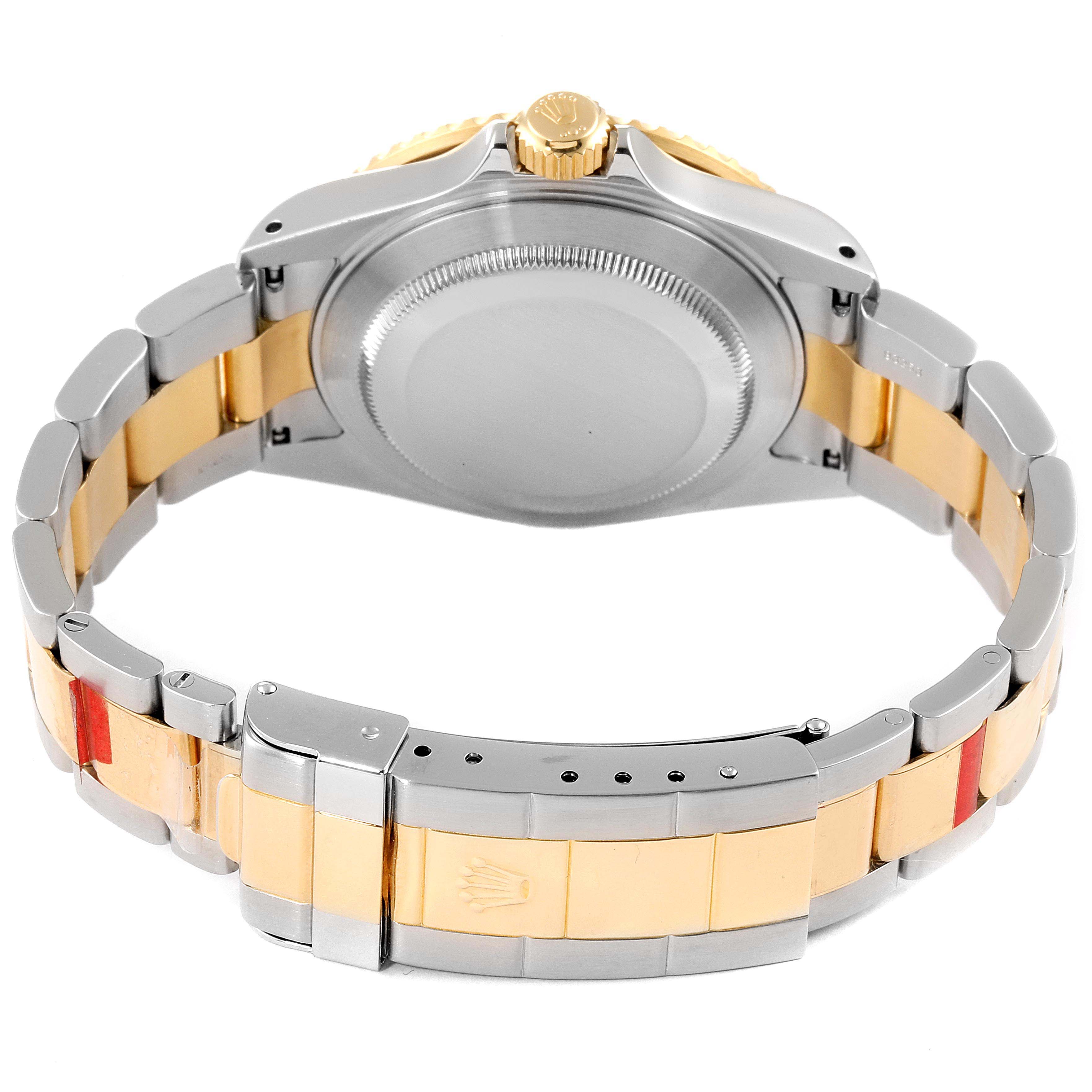 The image shows the back case and bracelet of a Rolex Submariner 16613 Men
s Steel and Gold (two tone) Blue Dial 16613 Men
s Steel and Gold (two tone) Blue Dial, highlighting the gold and silver links and clasp.