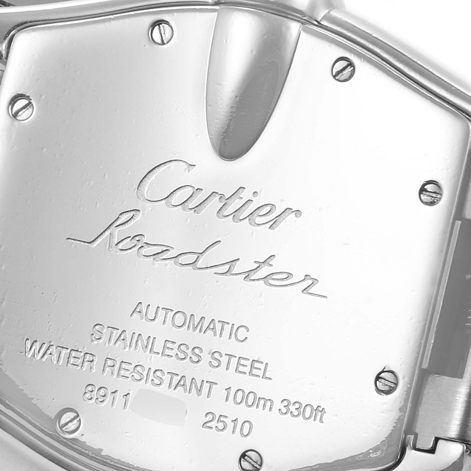 This image shows the engraved back case of a Cartier Roadster W62000V3 Men
s Stainless Steel Silver Dial W62000V3 Men
s Stainless Steel Silver Dial watch, detailing its specifications.