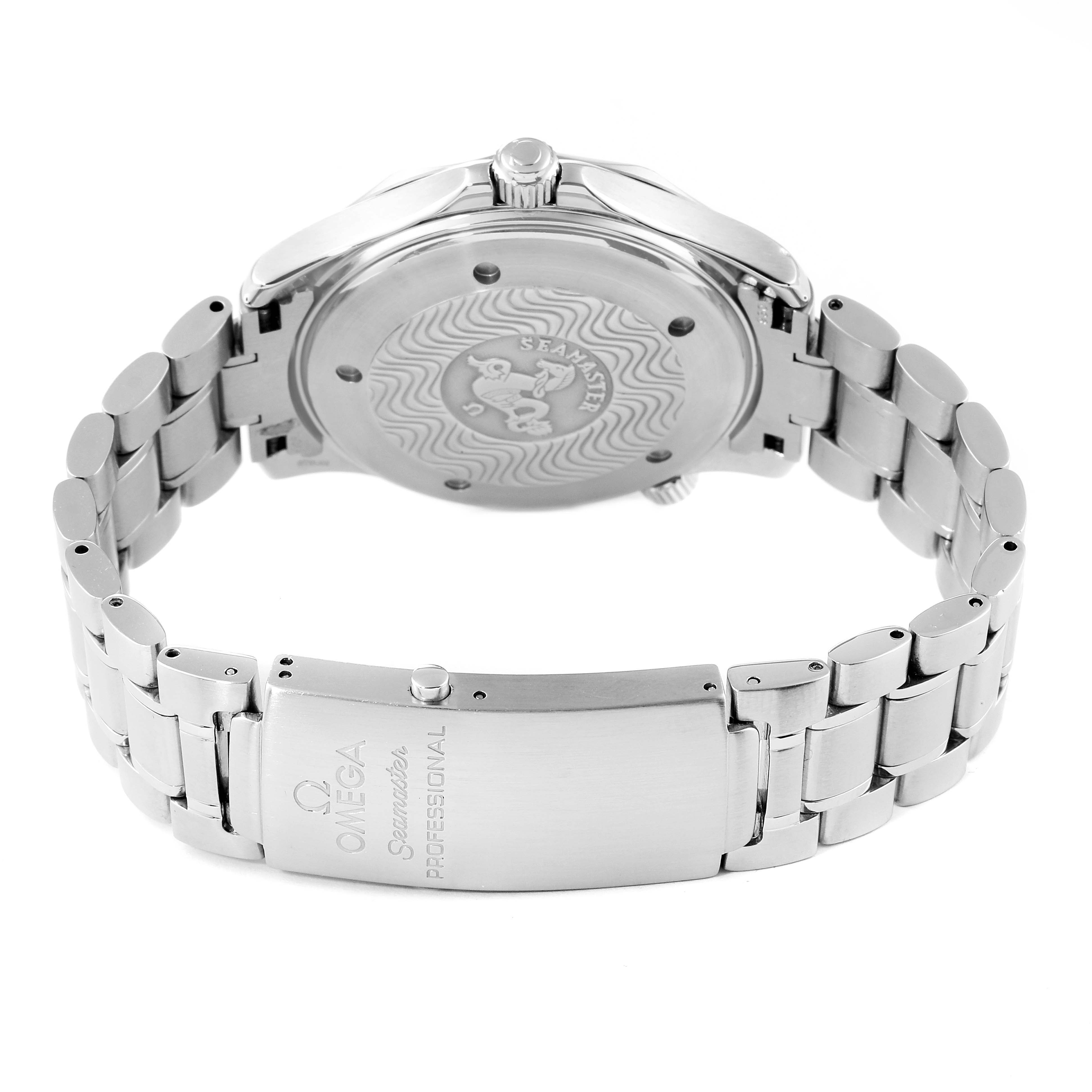 The image shows the back and the clasp of an Omega Seamaster 2255.80.00 Men
s Stainless Steel Blue Dial 2255.80.00 Men
s Stainless Steel Blue Dial watch, focusing on the bracelet and case back.