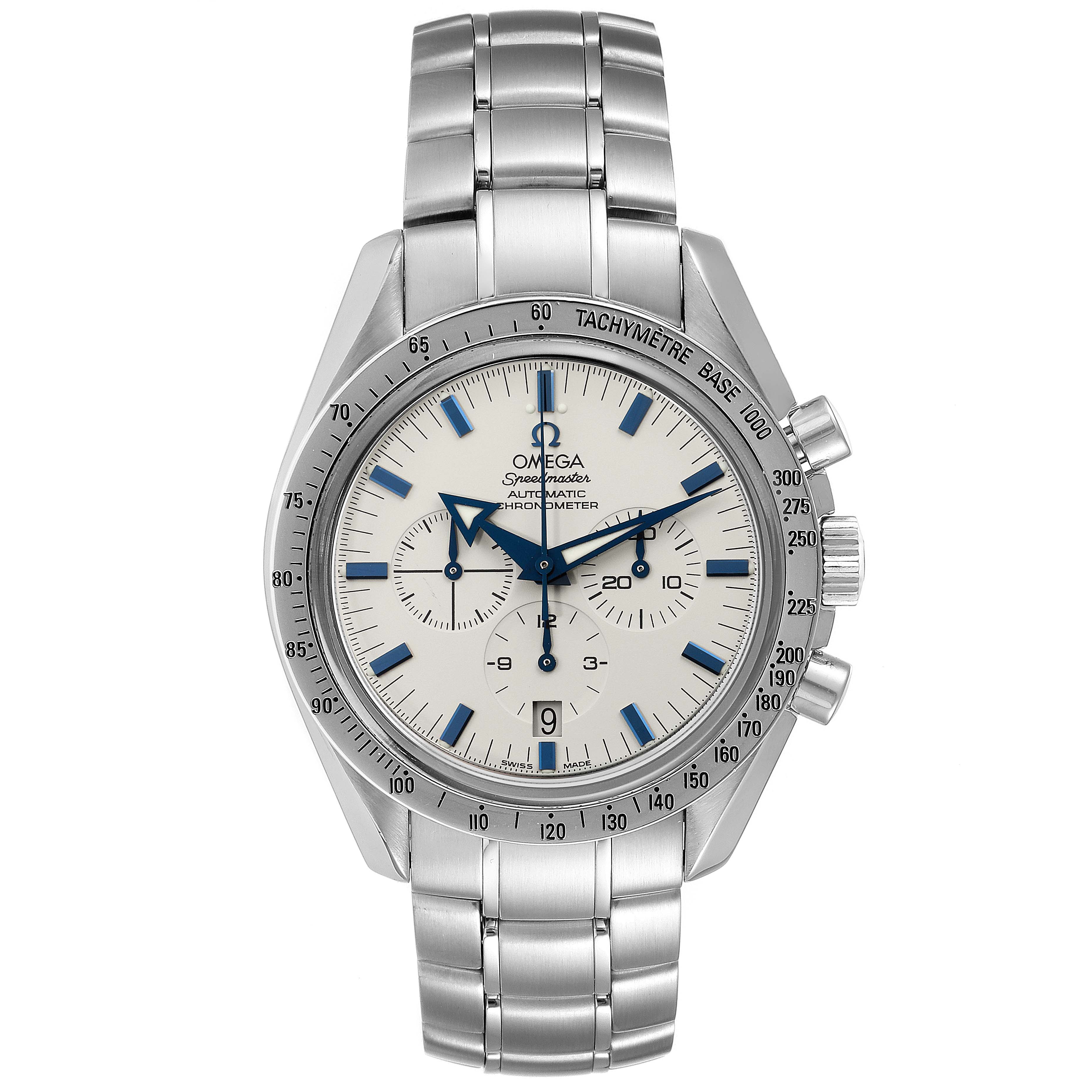 The image shows a front view of the Omega Speedmaster 3551.20.00 Men's Stainless Steel White Dial 3551.20.00 Men's Stainless Steel White Dial watch displaying its face, bezel, chronograph subdials, and metal bracelet.