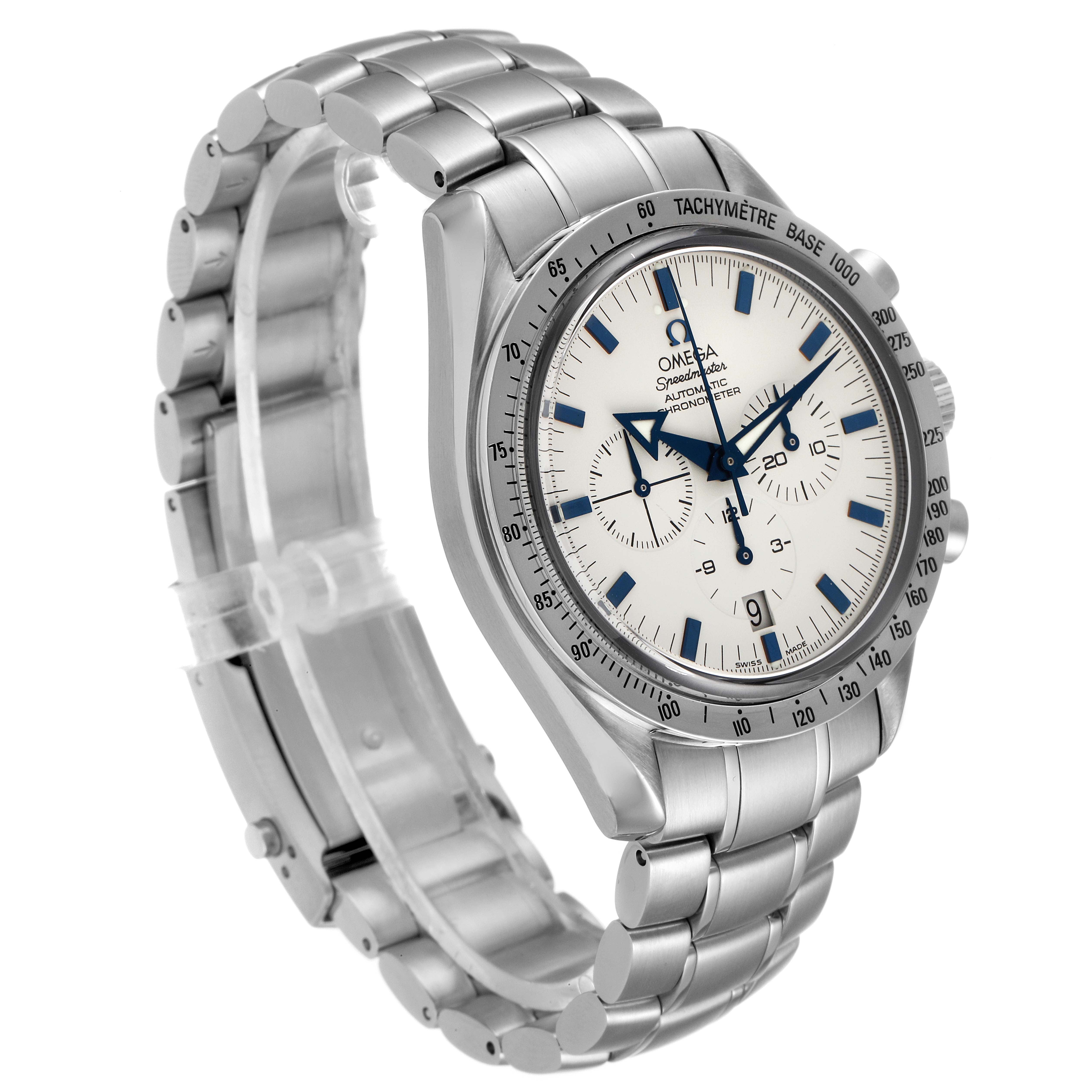 The image shows an Omega Speedmaster 3551.20.00 Men's Stainless Steel White Dial 3551.20.00 Men's Stainless Steel White Dial watch at a three-quarter angle, highlighting its dial, bracelet, and tachymetre bezel.