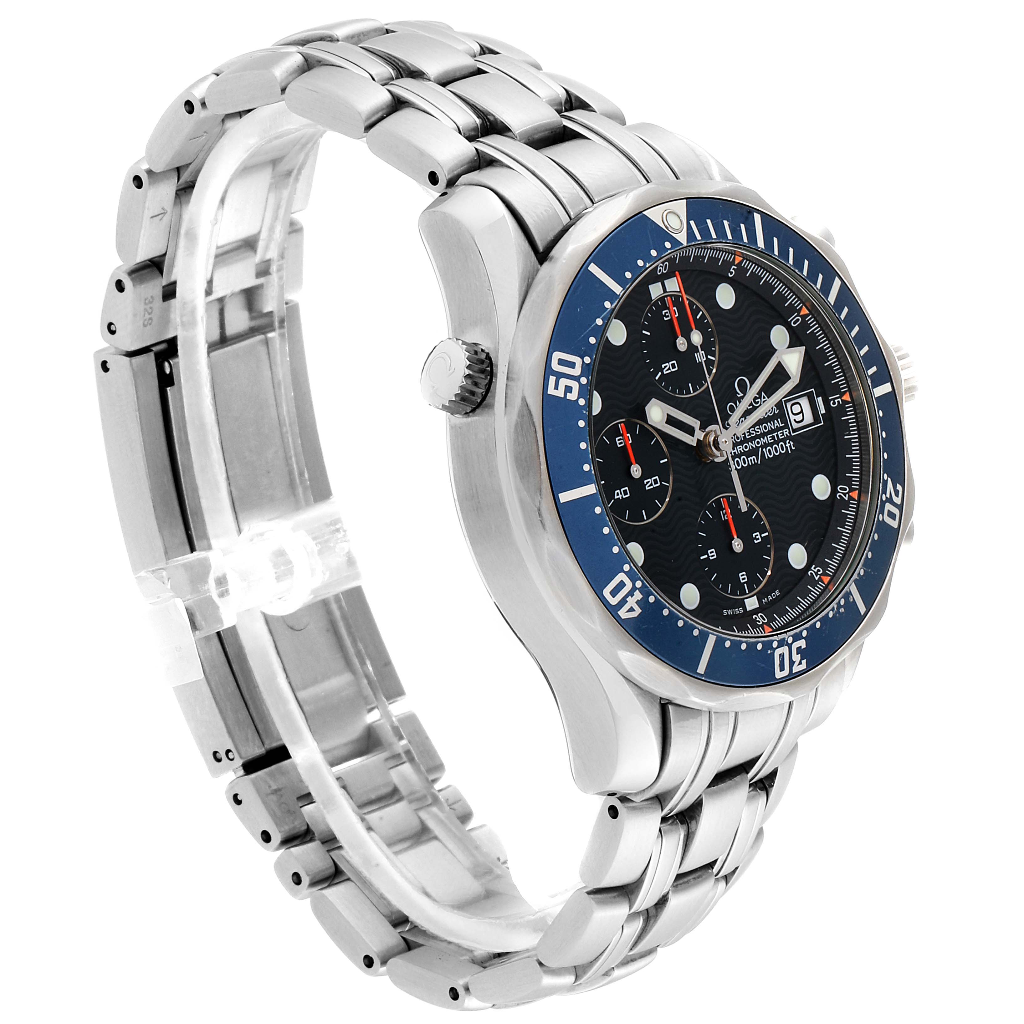 The image shows the side view of an Omega Seamaster 2599.80.00 Men
s Stainless Steel Blue Dial 2599.80.00 Men
s Stainless Steel Blue Dial watch, highlighting its stainless steel bracelet and bezel.