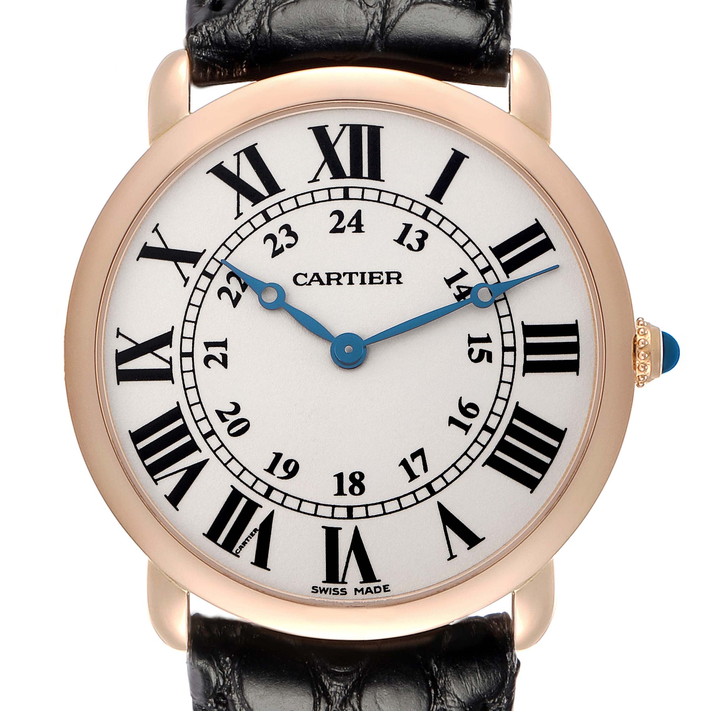 The Cartier Ronde W6800251 Men
s Rose Gold Silver Dial W6800251 Men
s Rose Gold Silver Dial watch is shown from the front, highlighting the dial, Roman numerals, and blue hands.
