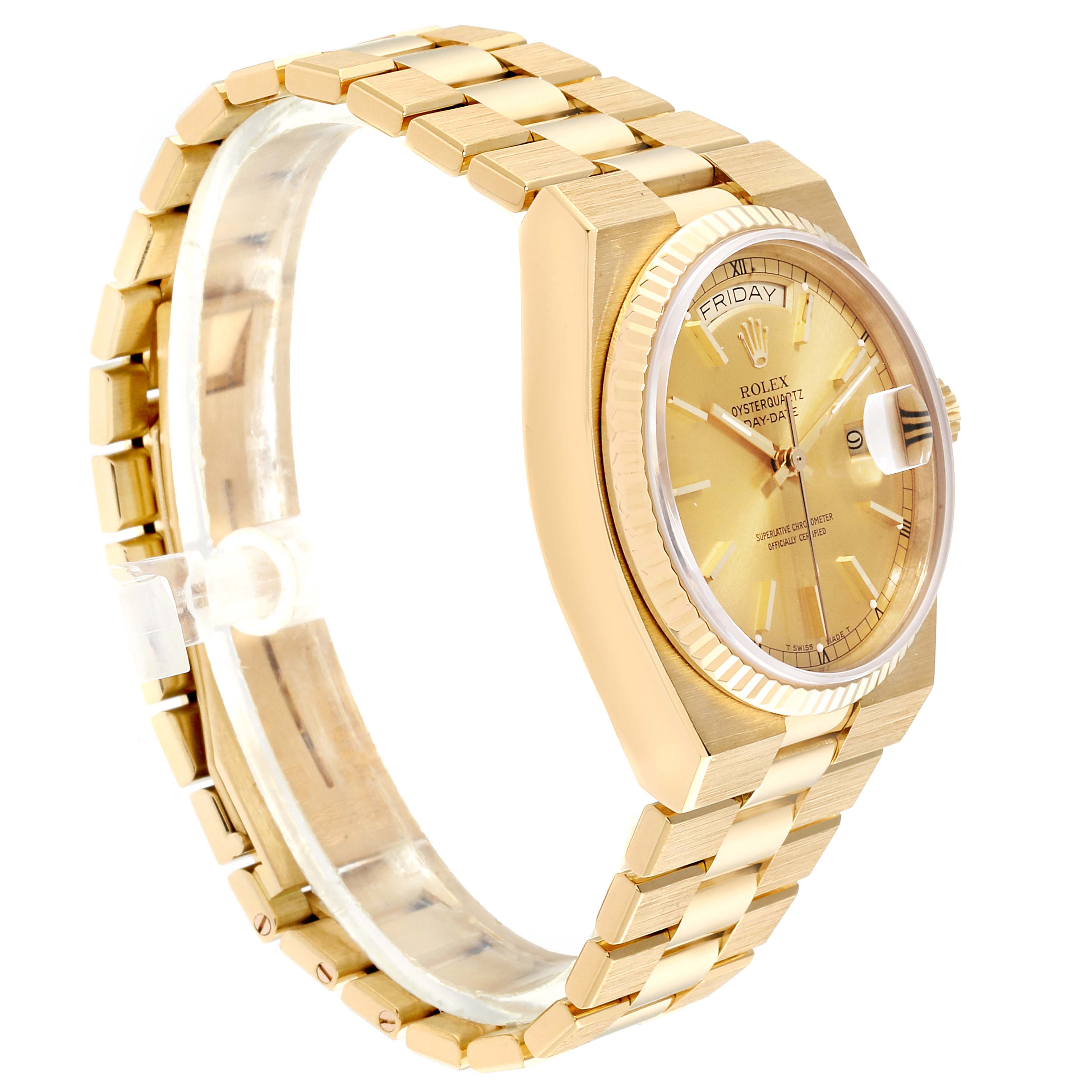 This image shows a gold Rolex Oysterquartz 19018 Men
s Yellow Gold Champagne Dial 19018 Men
s Yellow Gold Champagne Dial watch, angled to display the watch face, bezel, and bracelet.