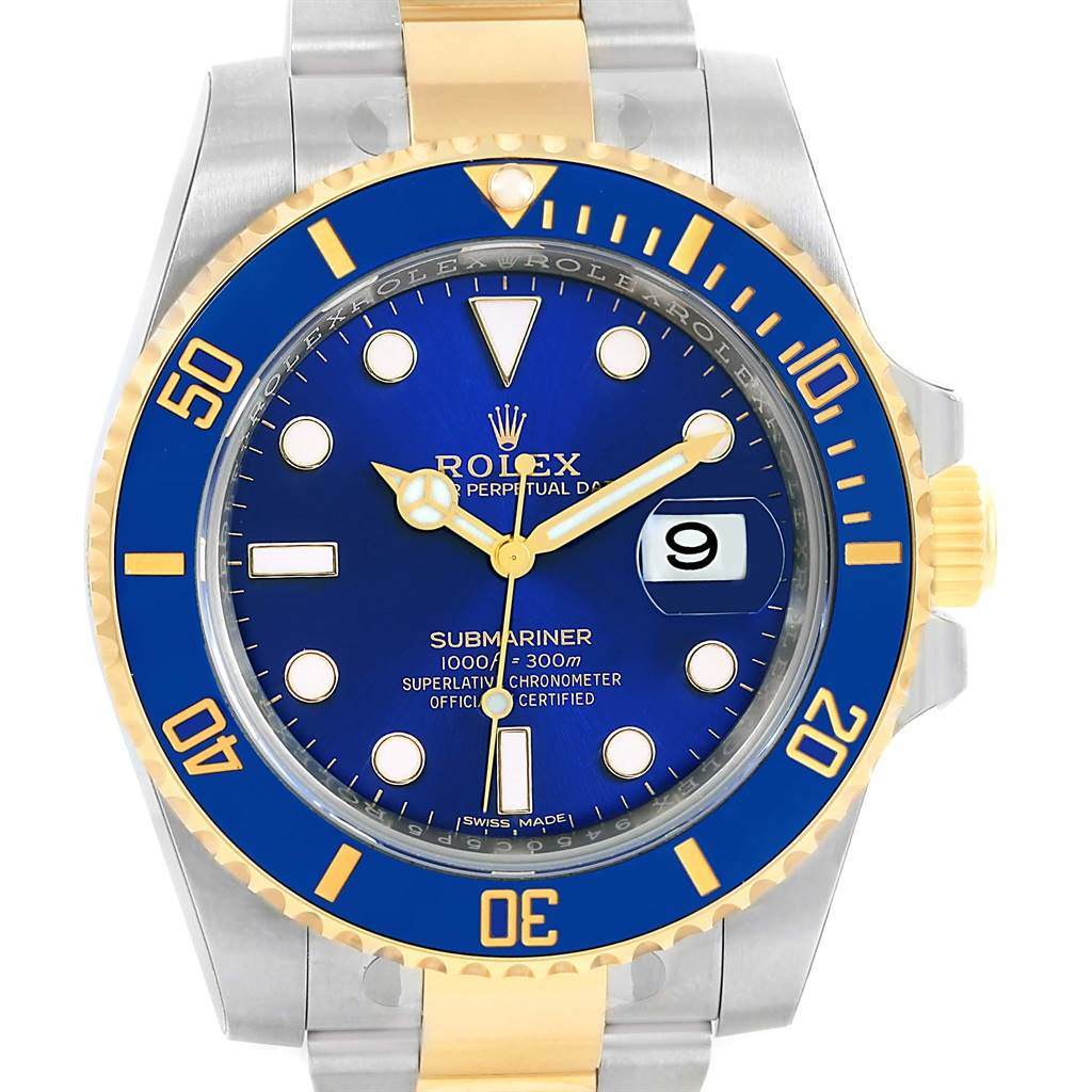 This image shows a front view of a Rolex Submariner 116613 Men
s Steel and Gold (two tone) Blue Dial 116613 Men
s Steel and Gold (two tone) Blue Dial watch, highlighting its blue dial, bezel, and two-tone metal bracelet.