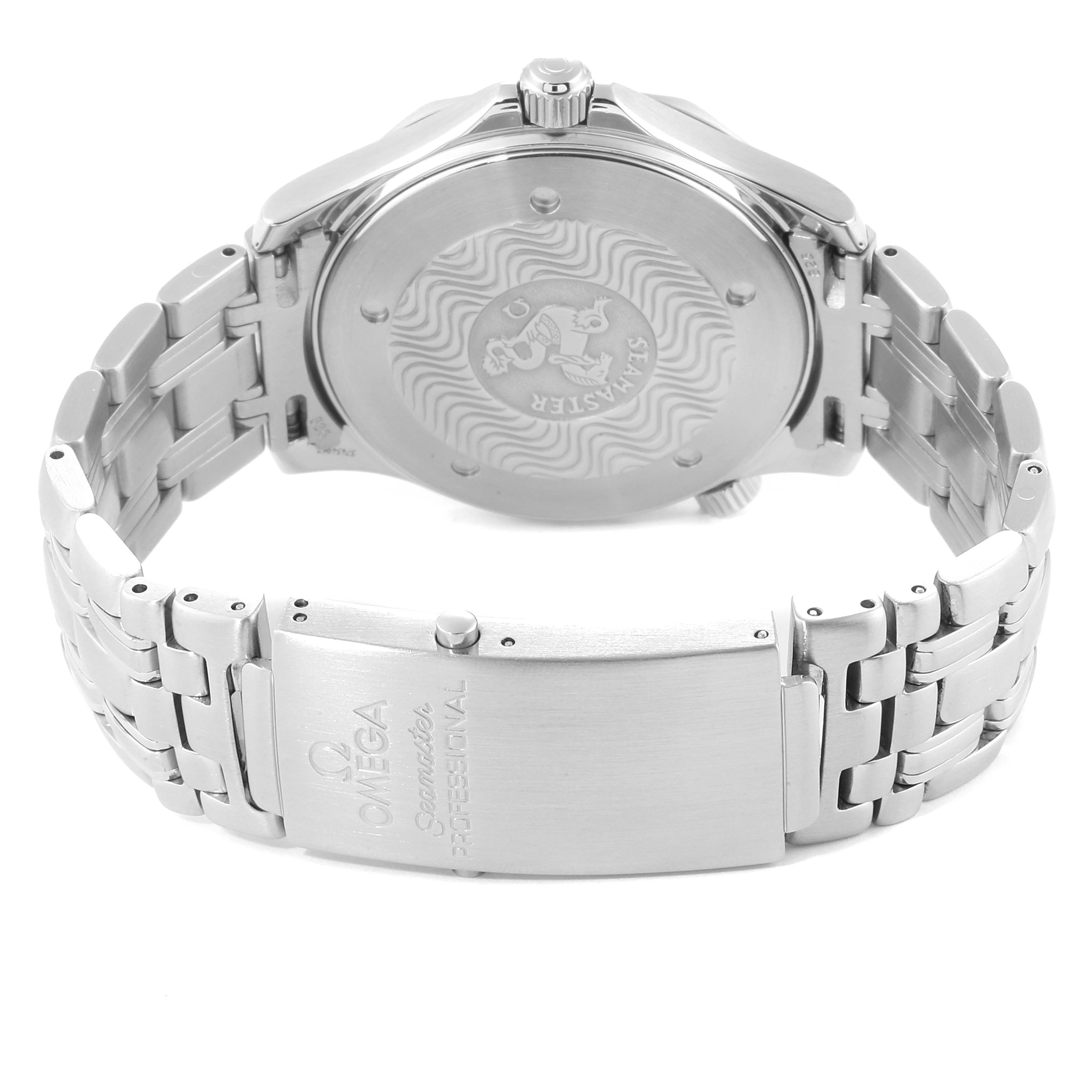 This image shows the backside and clasp of an Omega Seamaster 2541.80.00 Men
s Stainless Steel Blue Dial 2541.80.00 Men
s Stainless Steel Blue Dial watch, highlighting the case back and metal bracelet.