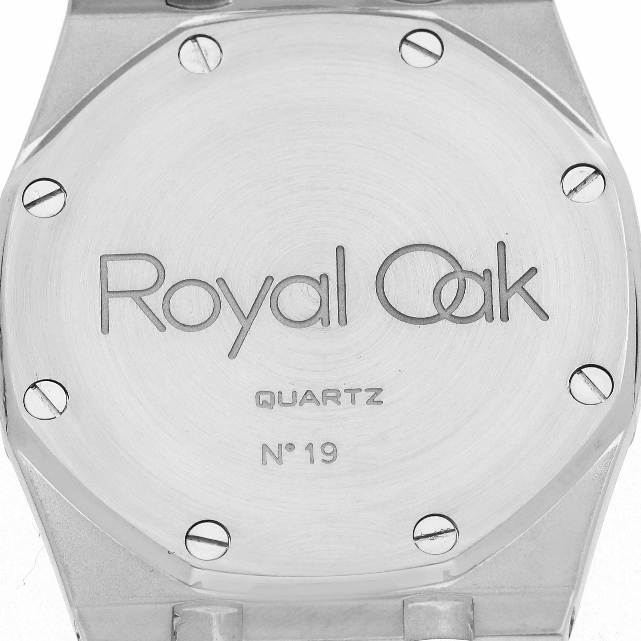 The image shows the back of the Audemars Piguet Royal Oak model 56175ST men
s watch, highlighting the engraved "Royal Oak" logo, "Quartz," and serial number.