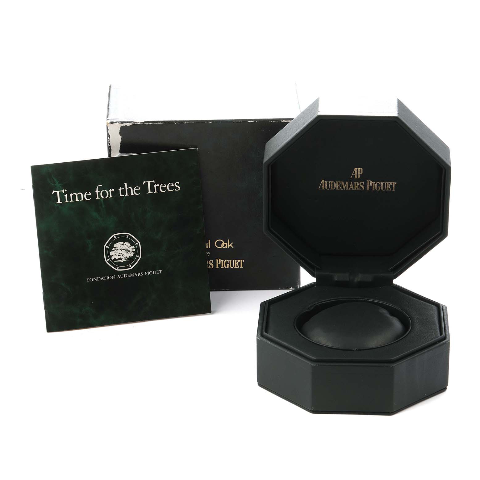 The image shows the packaging and accessories for the Audemars Piguet Royal Oak model 56175ST men
s watch, including the box and booklet.