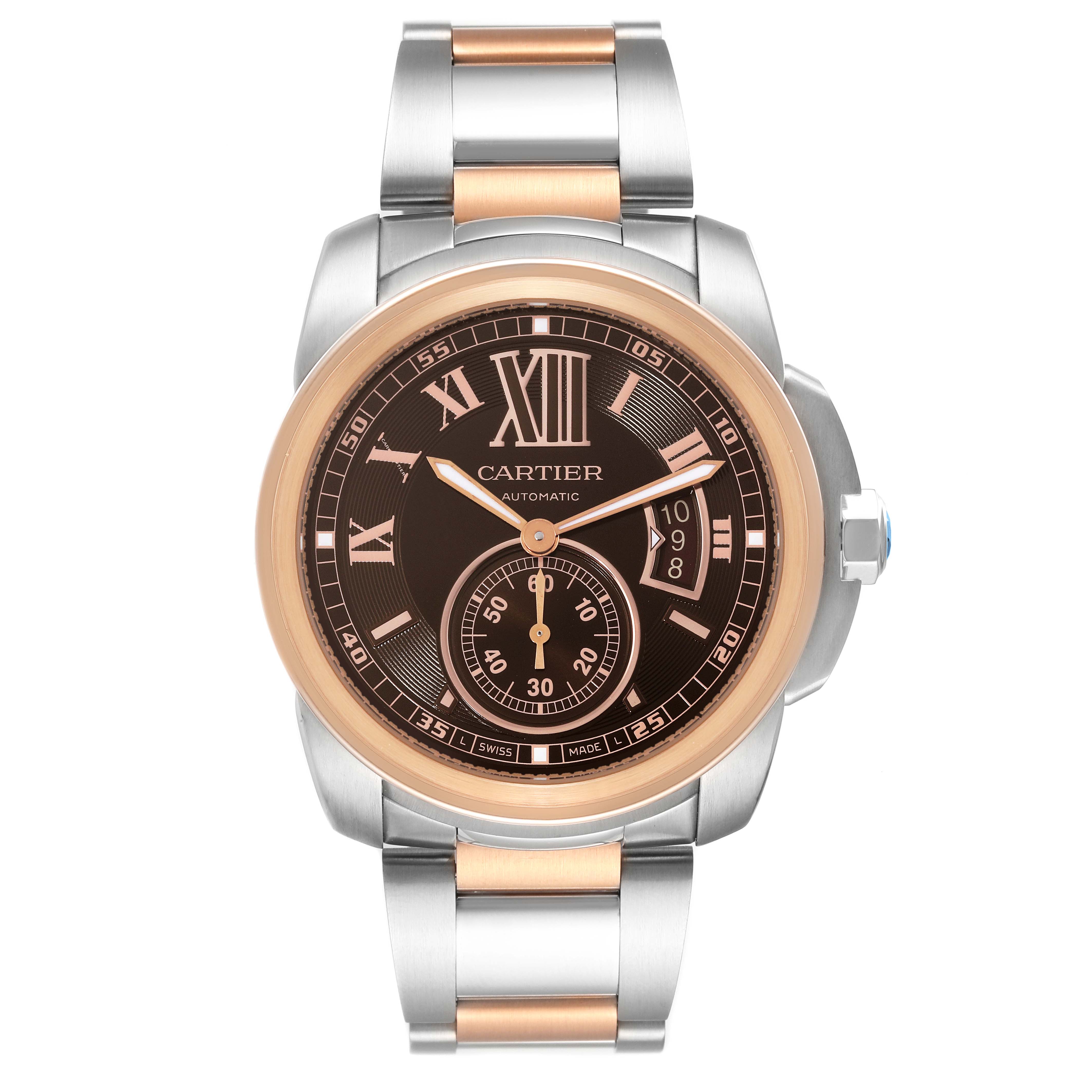 The image shows a front view of a Calibre de Cartier watch by Cartier, featuring a two-tone metal bracelet and a round black dial.