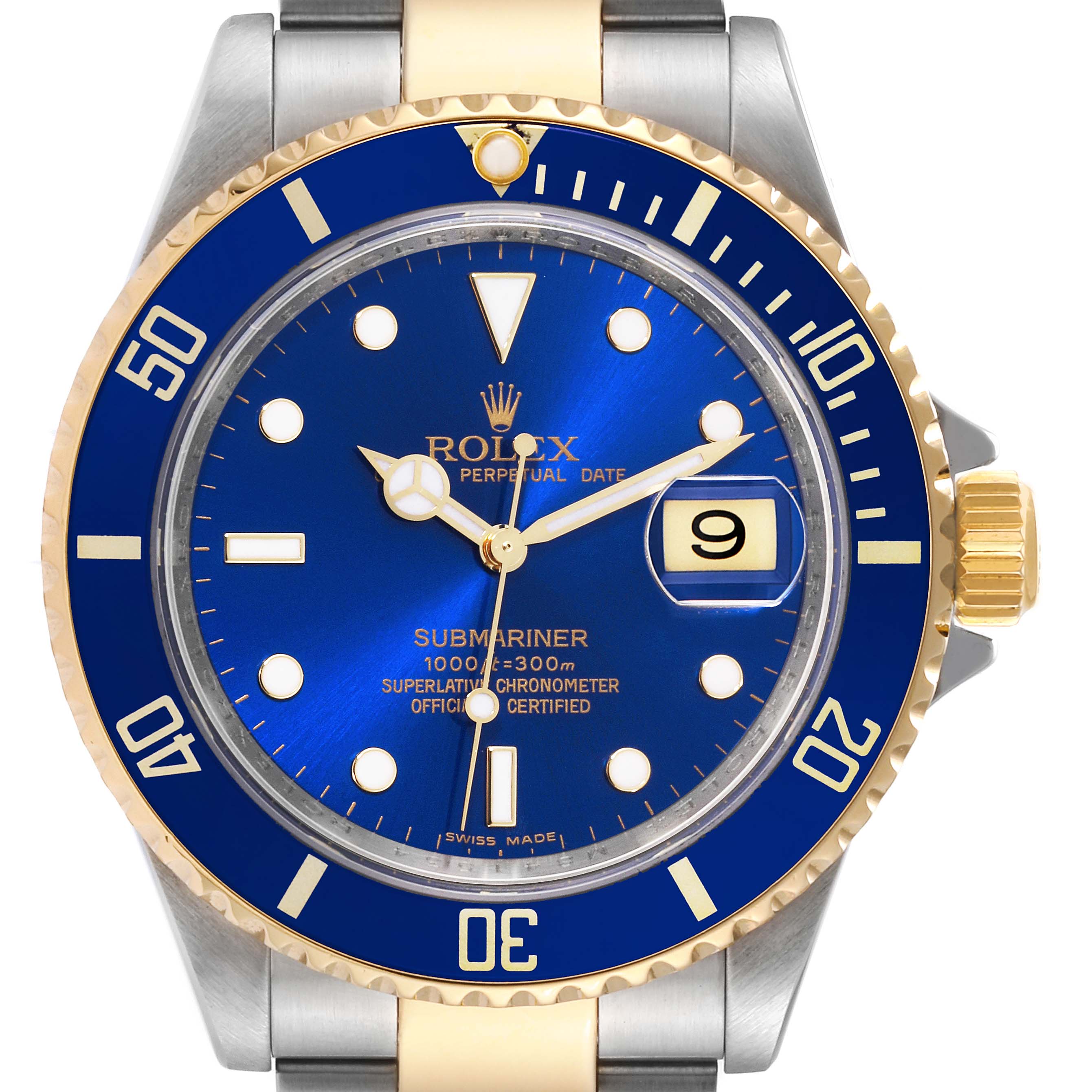 This image shows a front view of the Rolex Submariner 16613 Men
s Steel and Gold (two tone) Blue Dial 16613 Men
s Steel and Gold (two tone) Blue Dial watch, displaying its blue dial, date window, and two-tone bracelet.
