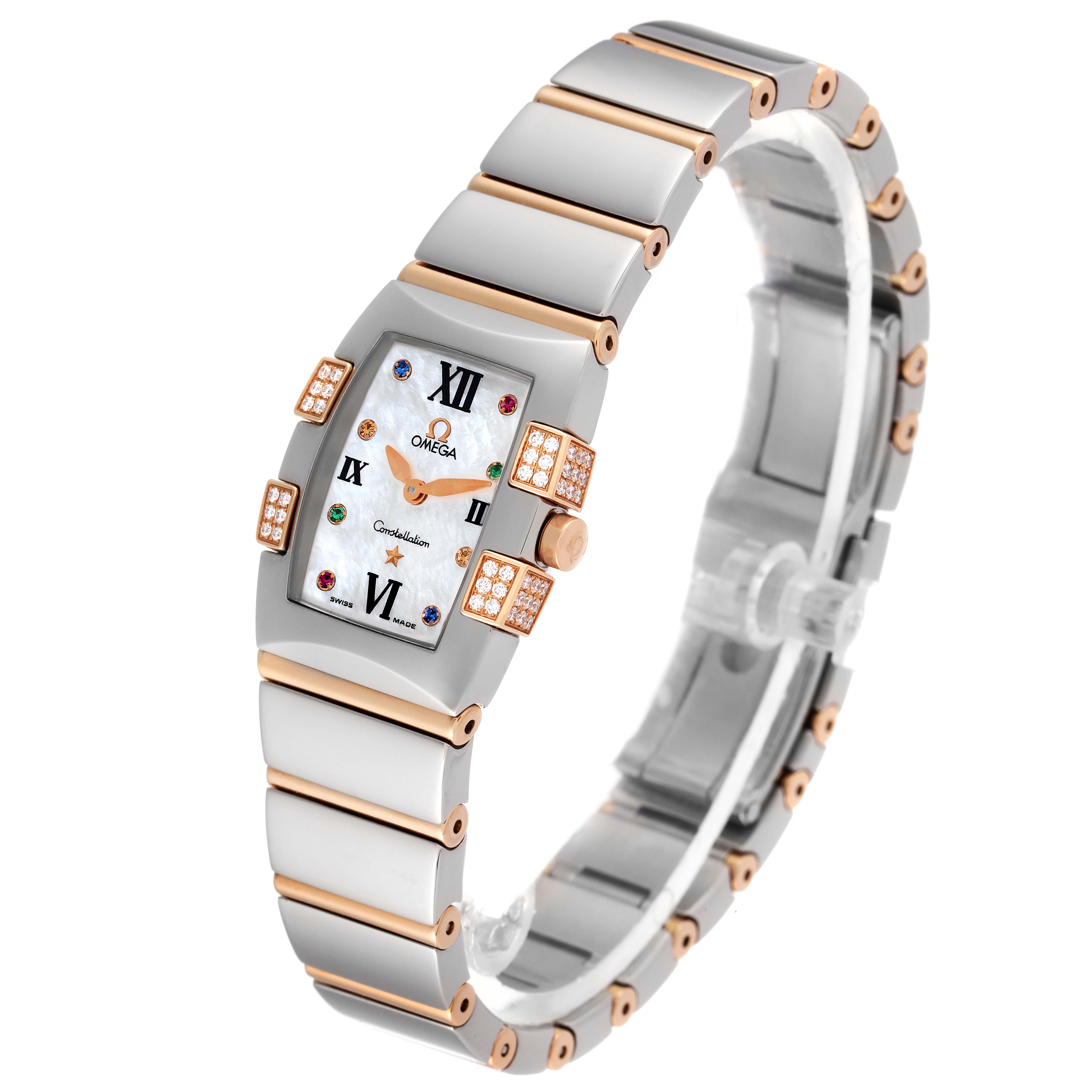 The image shows an angled view of the Omega 1283.79.00 Women's Steel and Gold (two tone) Mother of Pearl Dial 1283.79.00 Women's Steel and Gold (two tone) Mother of Pearl Dial Constellation Quadrella 1283.79.00, highlighting its steel and rose gold band and mother of pearl dial.