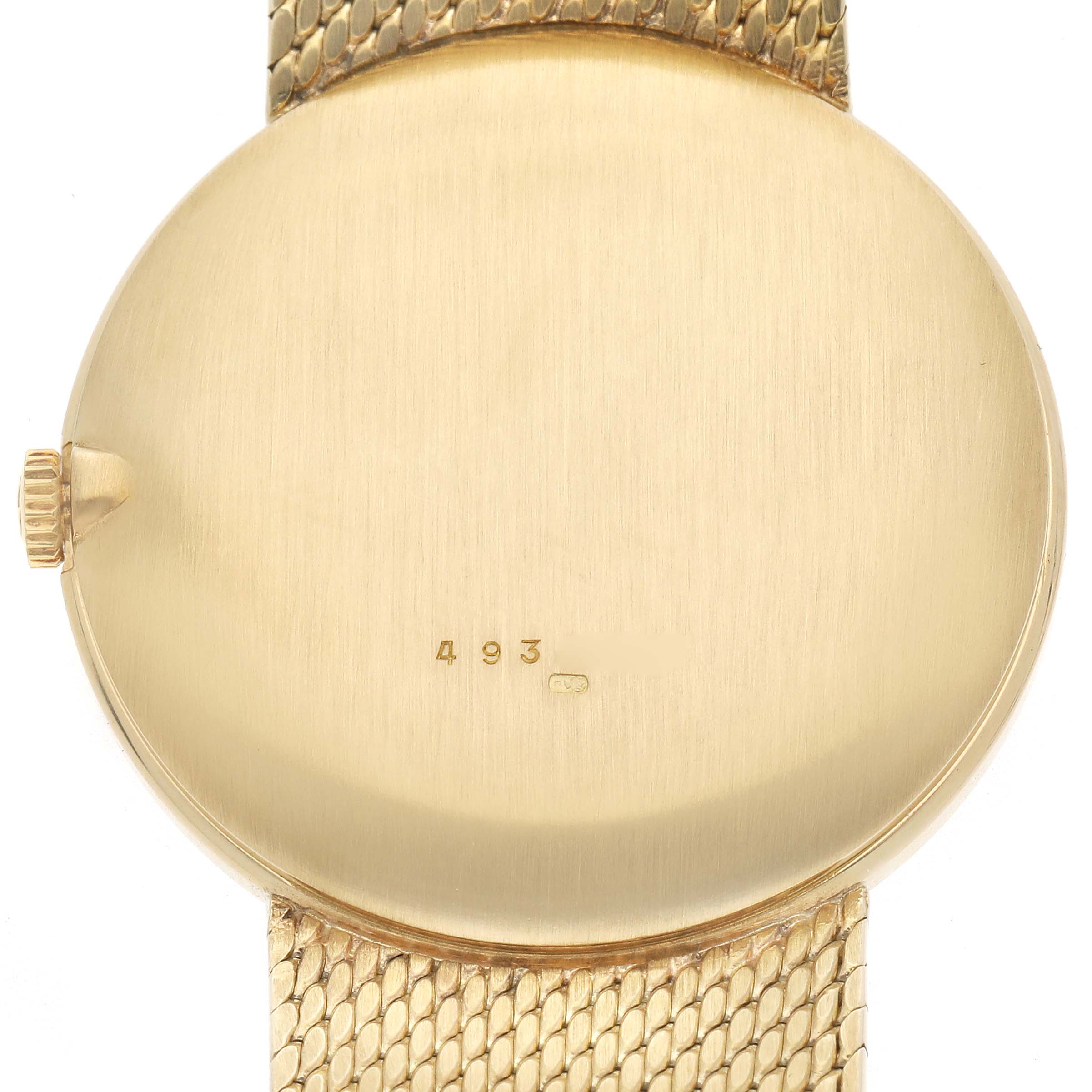 The image shows the back of the Vacheron Constantin Vintage model BA31003 men
s watch, featuring the engraved case back and crown.