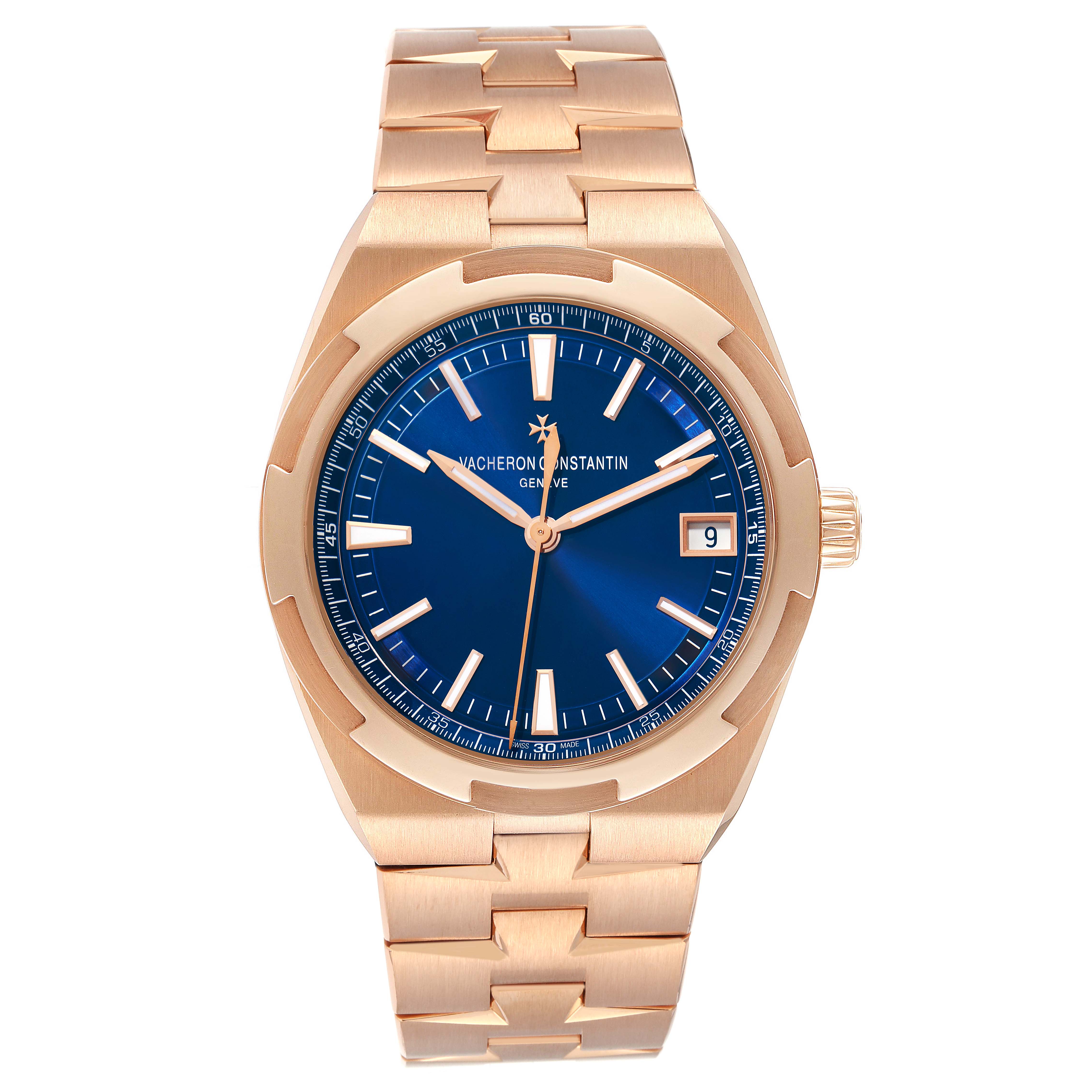 The image shows a frontal view of the Vacheron Constantin Overseas model 4500V men's watch, highlighting its blue dial, gold case, and matching bracelet.