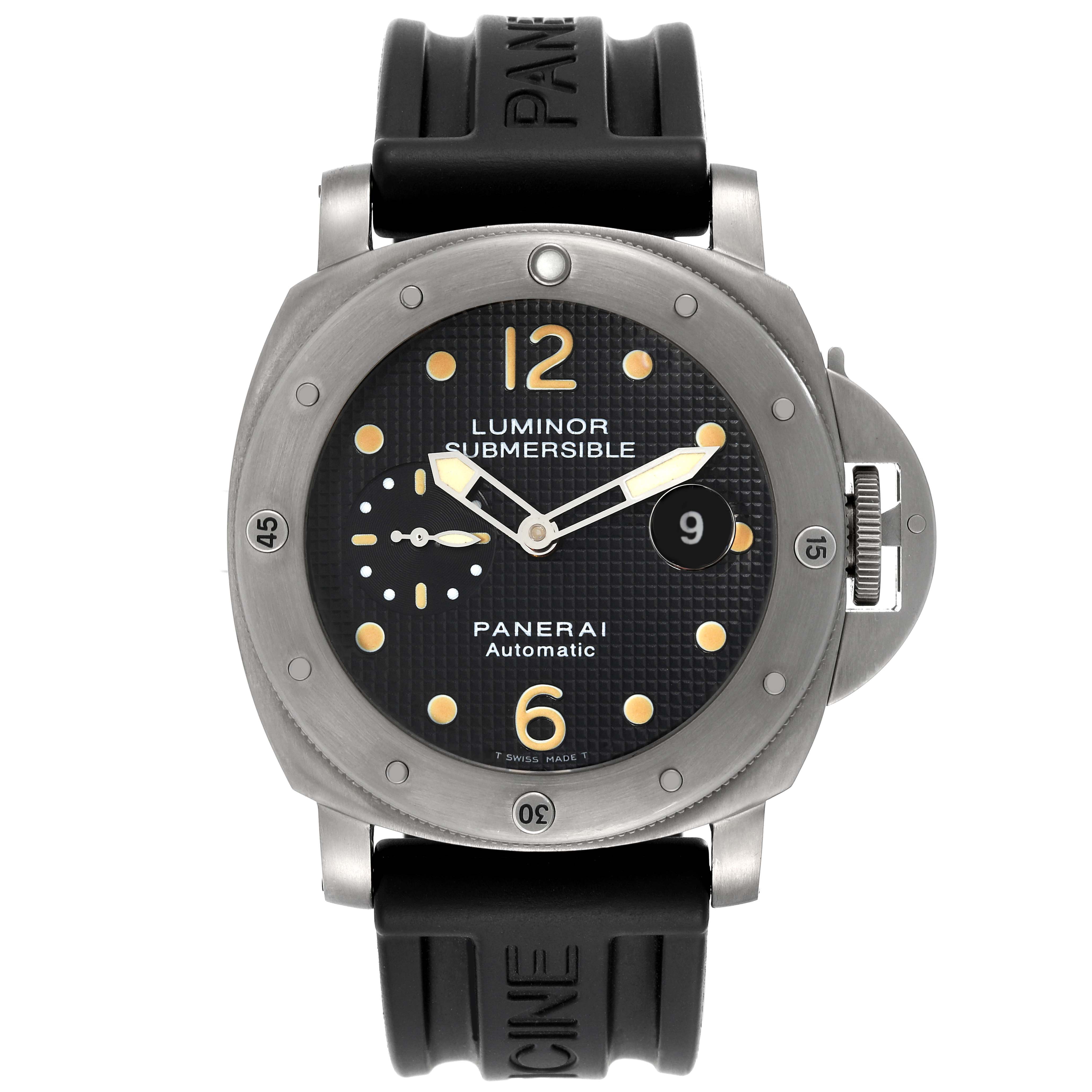 The image shows a frontal view of a Panerai Luminor Submersible watch, including the dial, bezel, and strap.