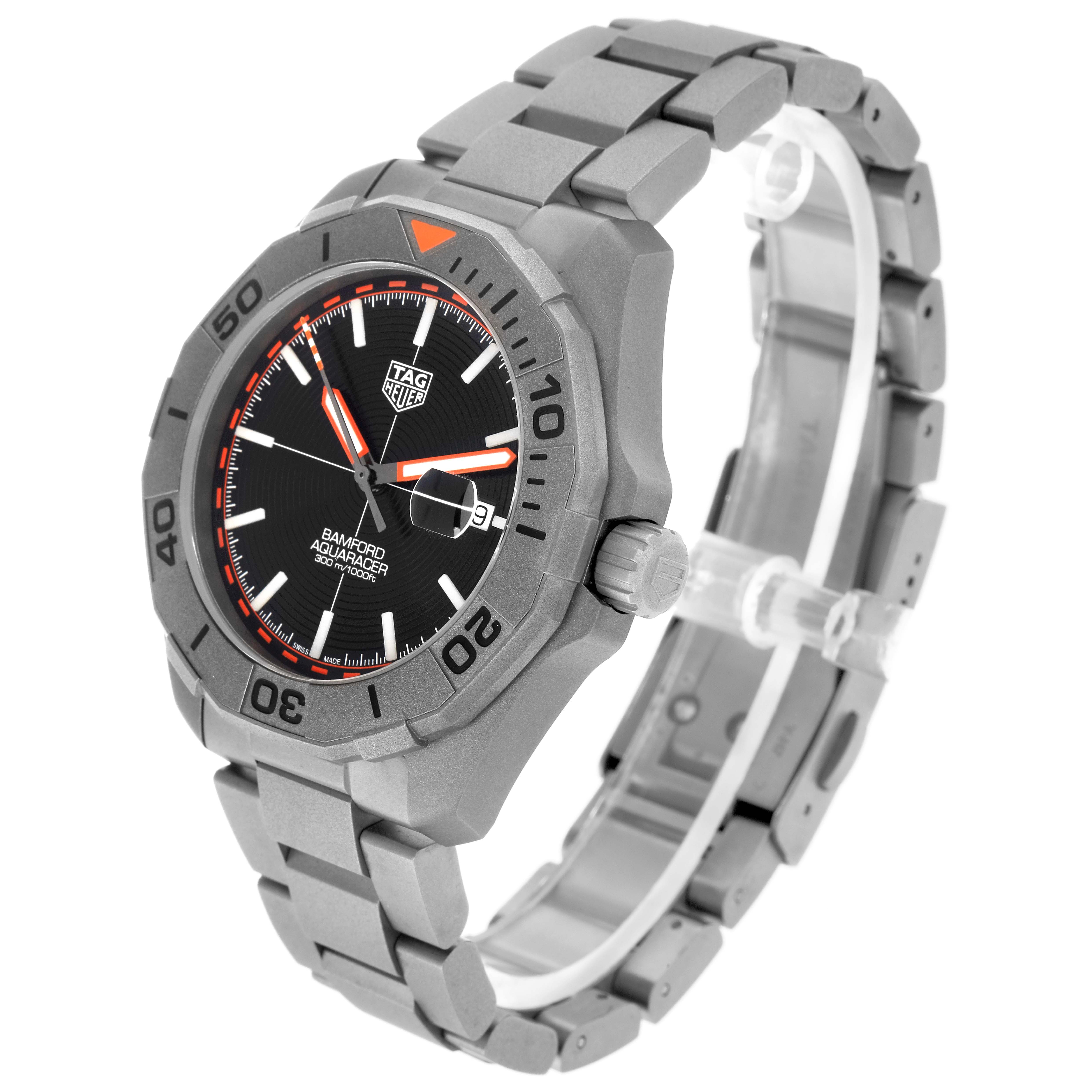 The image shows the TAG Heuer Aquaracer model WAY208F.BF0638 watch at a three-quarter angle, highlighting the face, bezel, and complete bracelet.