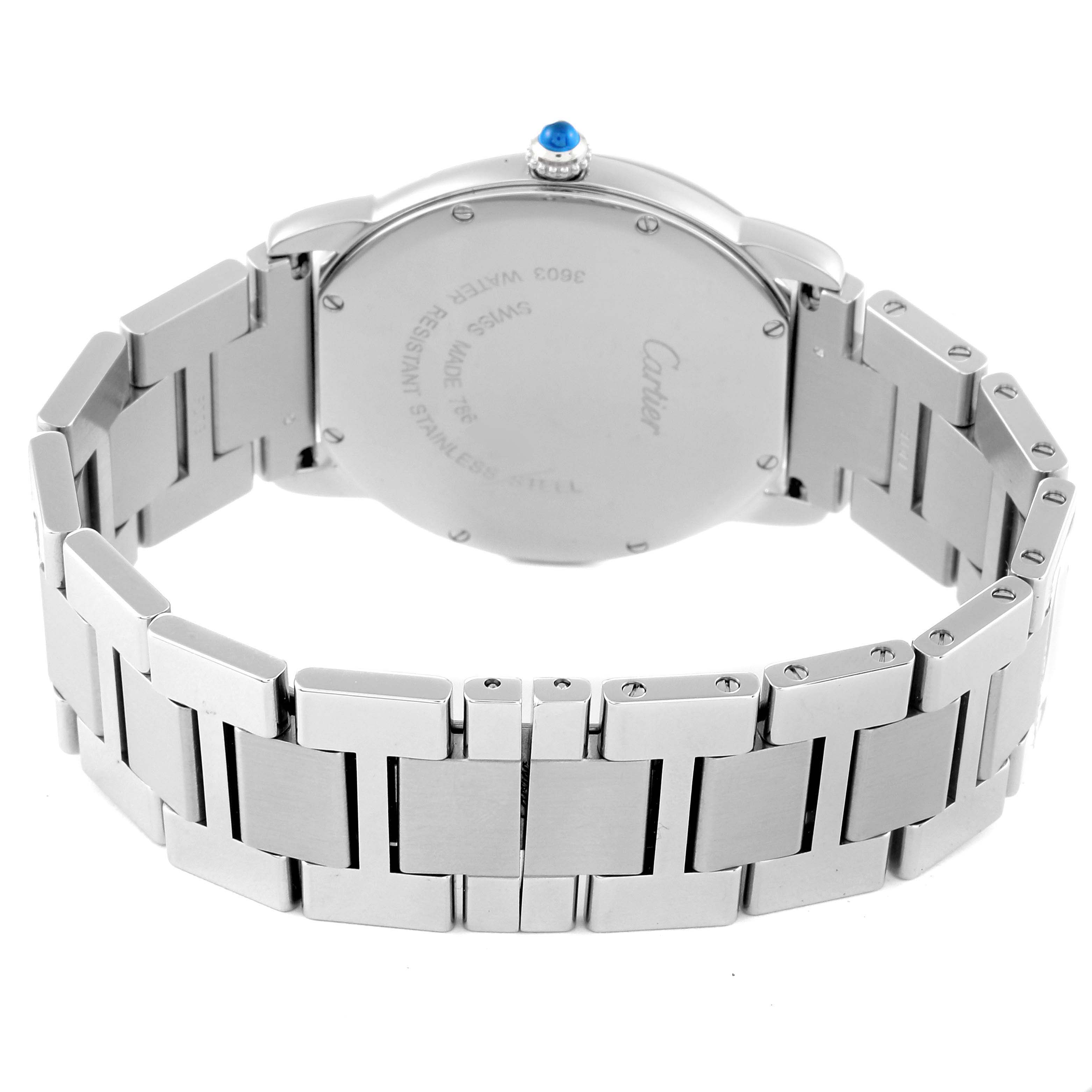 This image shows the back of a Cartier Ronde W6701005 Men
s Stainless Steel Silver Dial W6701005 Men
s Stainless Steel Silver Dial model watch, highlighting its stainless steel bracelet and rear case.