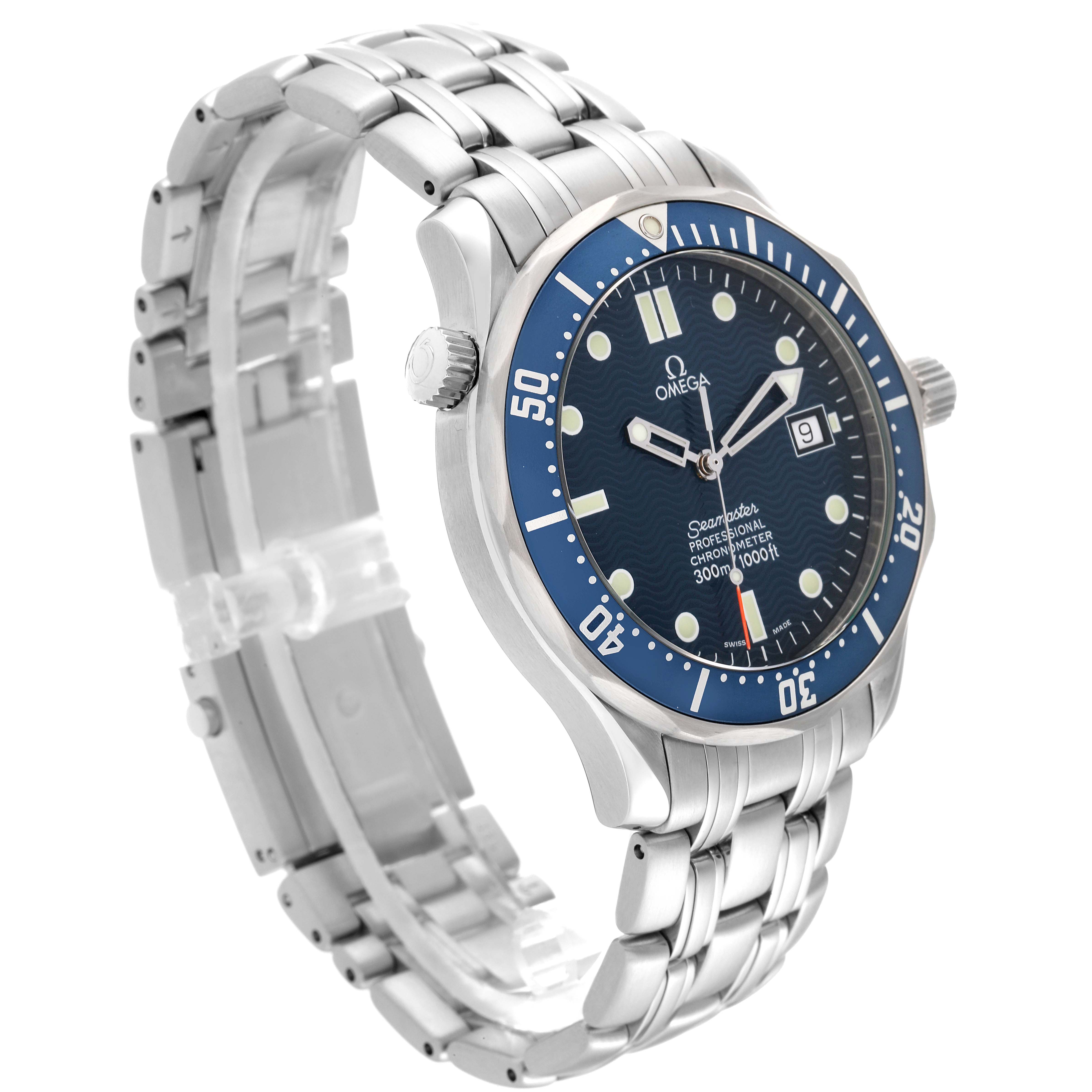 This image shows a side angle of the Omega Seamaster 2531.80.00 Men
s Stainless Steel Blue Dial 2531.80.00 Men
s Stainless Steel Blue Dial watch featuring its dial, bezel, crown, and stainless steel bracelet.