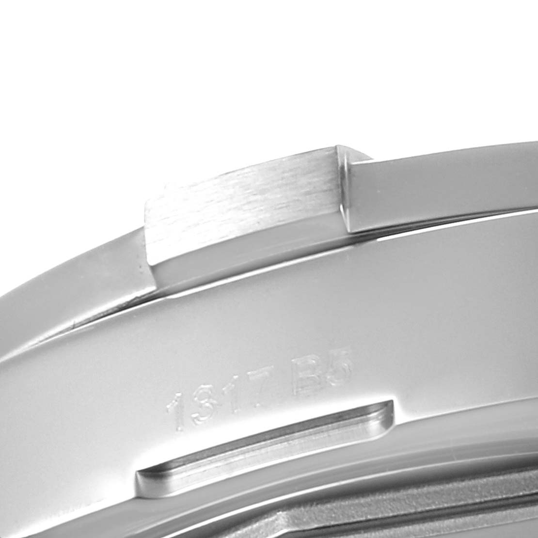 This image shows a close-up of the bezel and part of the case back of the Breitling Avenger A3239011-C872-170A Men
s Stainless Steel Mother of Pearl Dial A3239011-C872-170A Men
s Stainless Steel Mother of Pearl Dial watch.