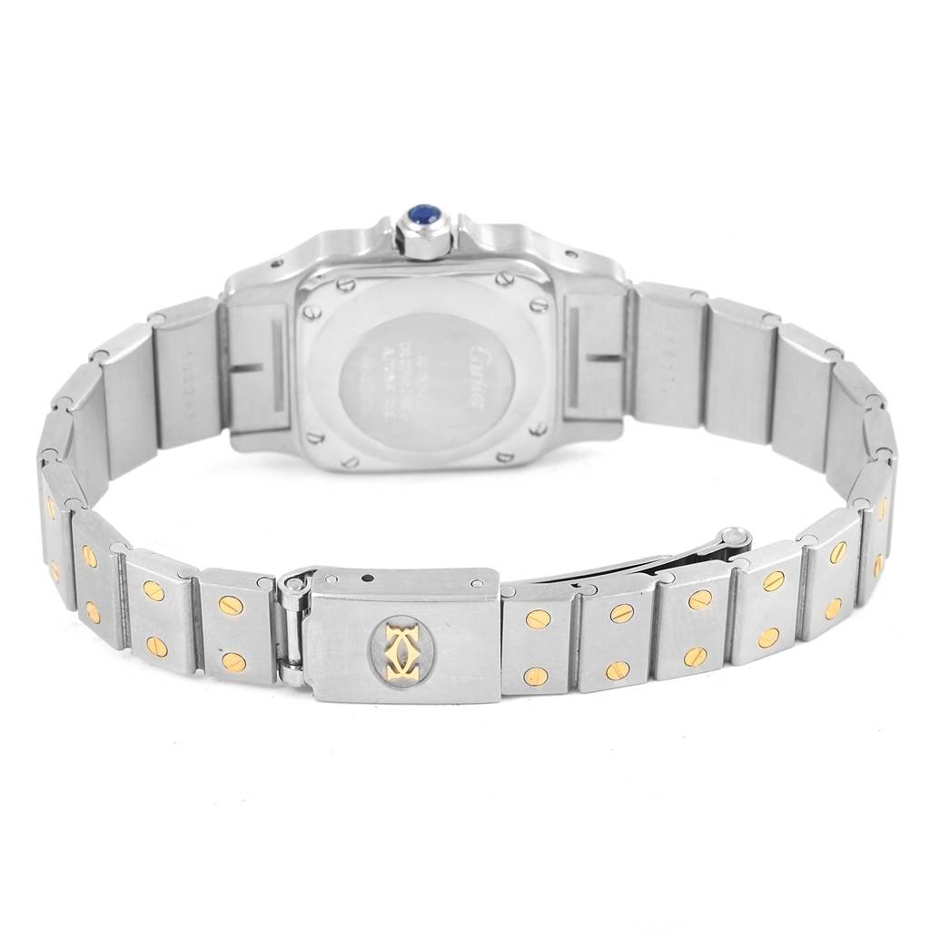 The image shows the back view and bracelet of the Santos model by Cartier, highlighting its metal links and clasp.