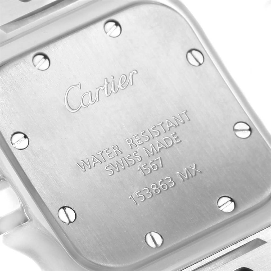 The image shows the back casing of a Cartier Santos W20012C4 Women
s Stainless Steel Silver Dial W20012C4 Women
s Stainless Steel Silver Dial watch, highlighting its water resistance and Swiss made details.