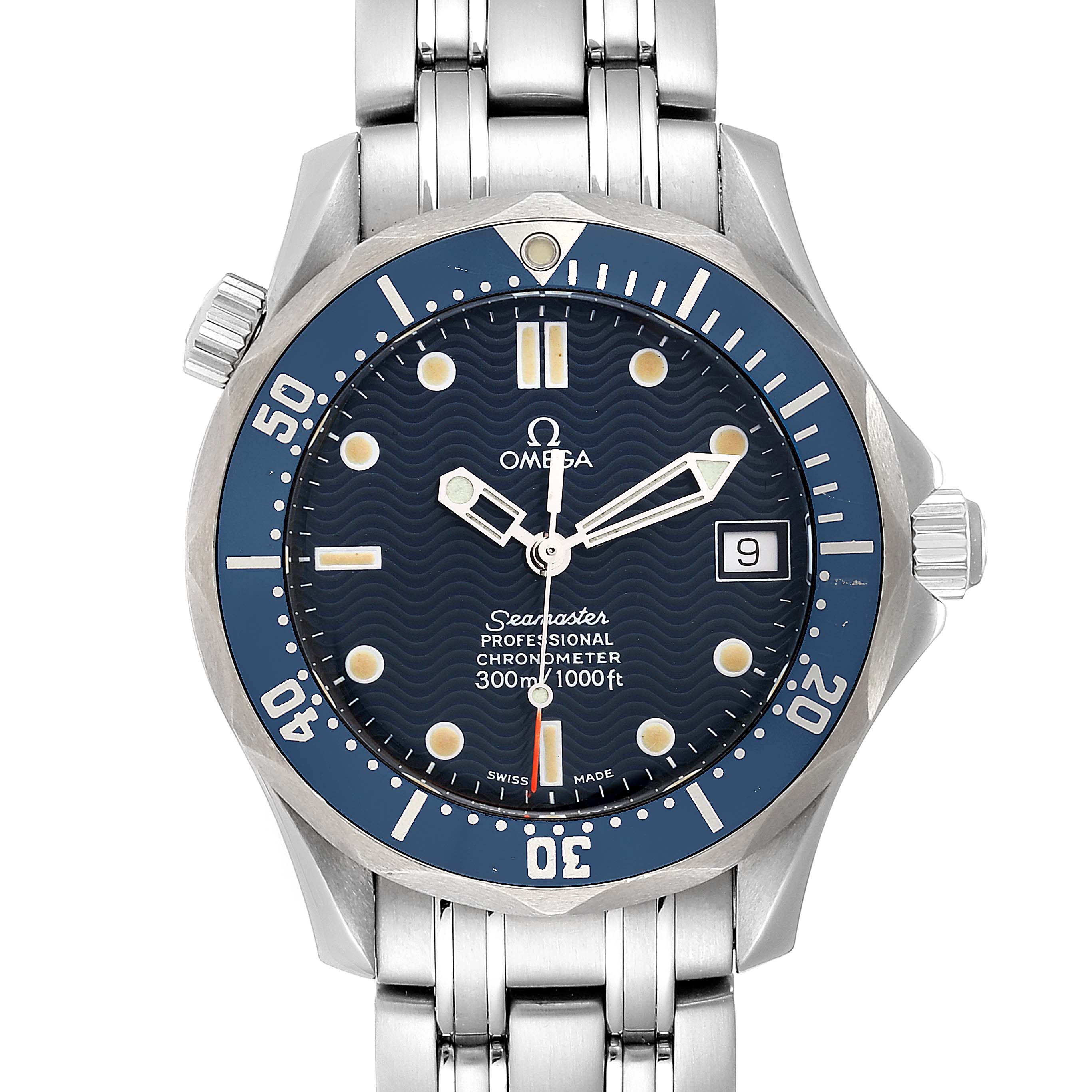 This image shows a front view of the Omega Seamaster 2551.80.00 Men
s Stainless Steel Blue Dial 2551.80.00 Men
s Stainless Steel Blue Dial watch, highlighting the dial, bezel, and stainless steel bracelet.