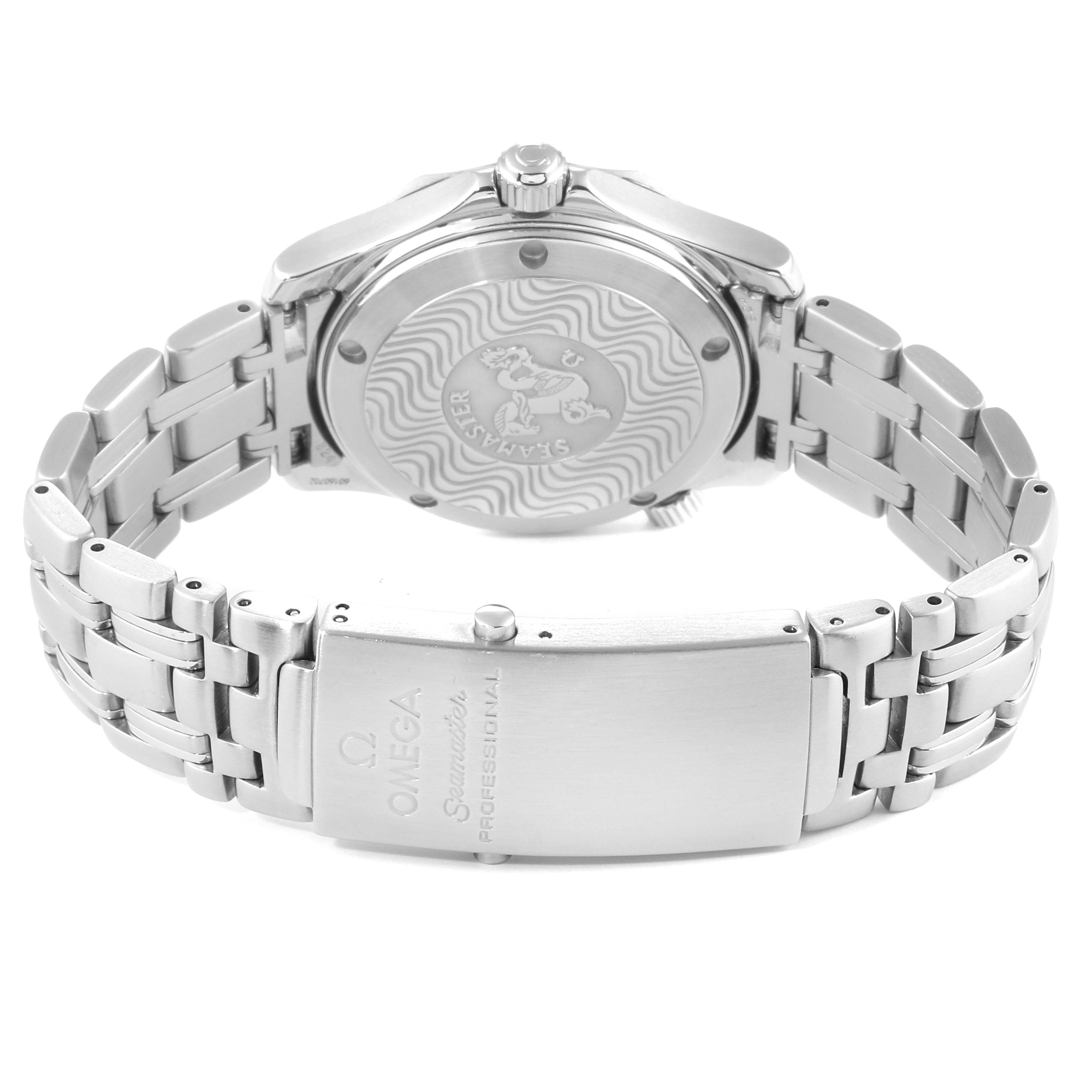 The image shows the back and clasp of an Omega Seamaster 2551.80.00 Men
s Stainless Steel Blue Dial 2551.80.00 Men
s Stainless Steel Blue Dial watch, highlighting the case back and stainless steel bracelet.