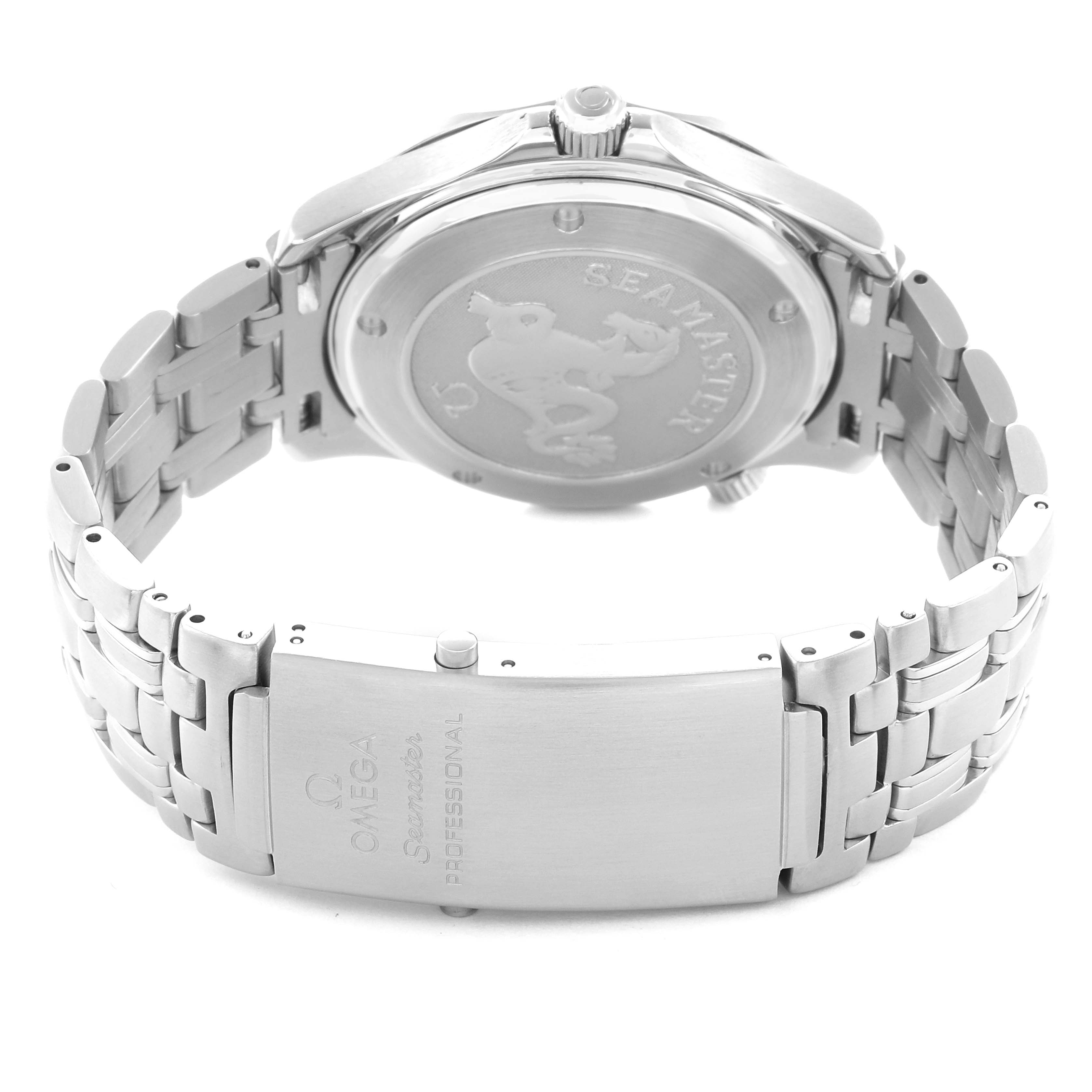 The image shows the back and clasp of the Omega Seamaster model 2220.80.00 men
s watch, highlighting the engraved case back and bracelet details.