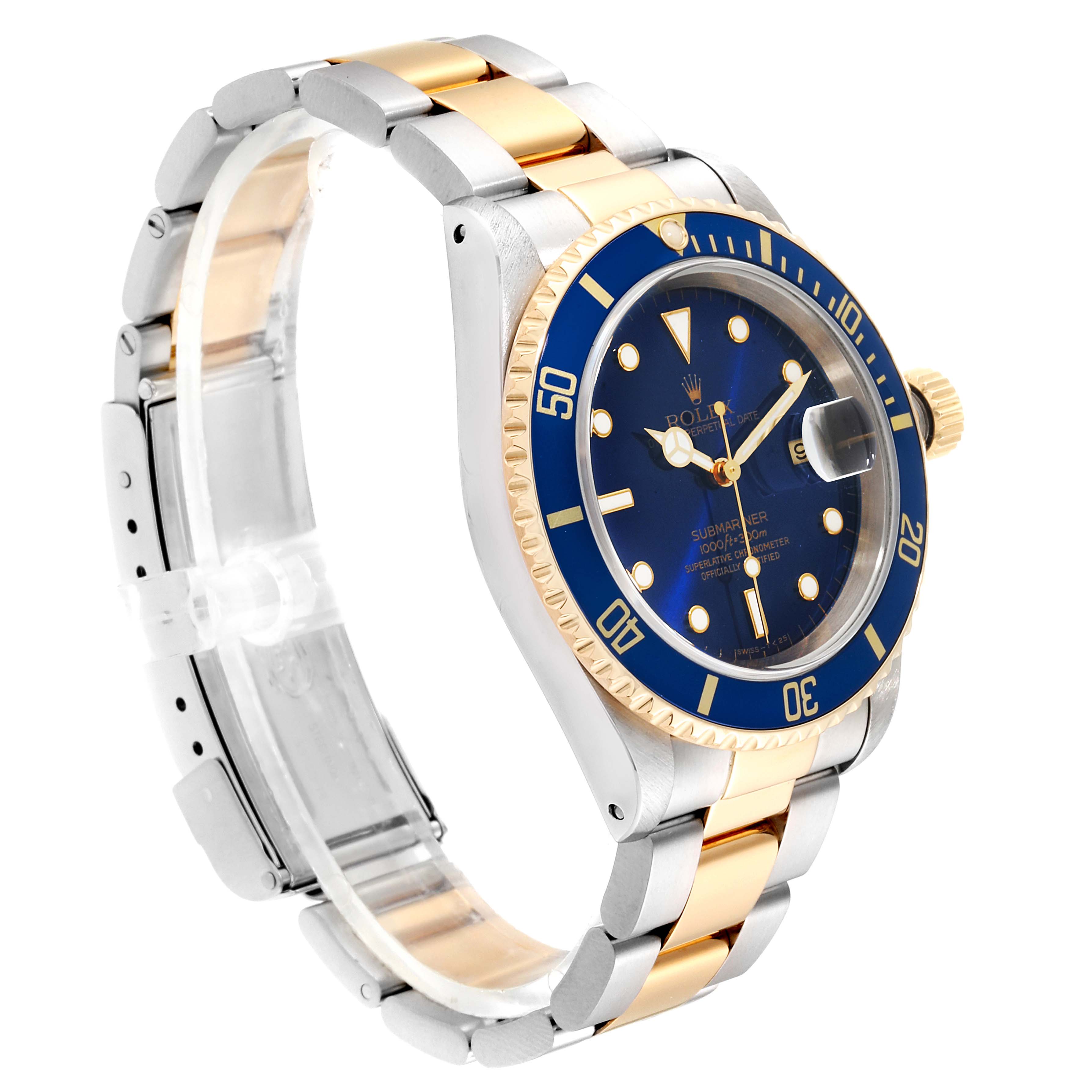 This image shows a side view of the Rolex Submariner 16613 Men
s Steel and Gold (two tone) Blue Dial 16613 Men
s Steel and Gold (two tone) Blue Dial watch, highlighting its blue dial, bezel, and two-tone bracelet.