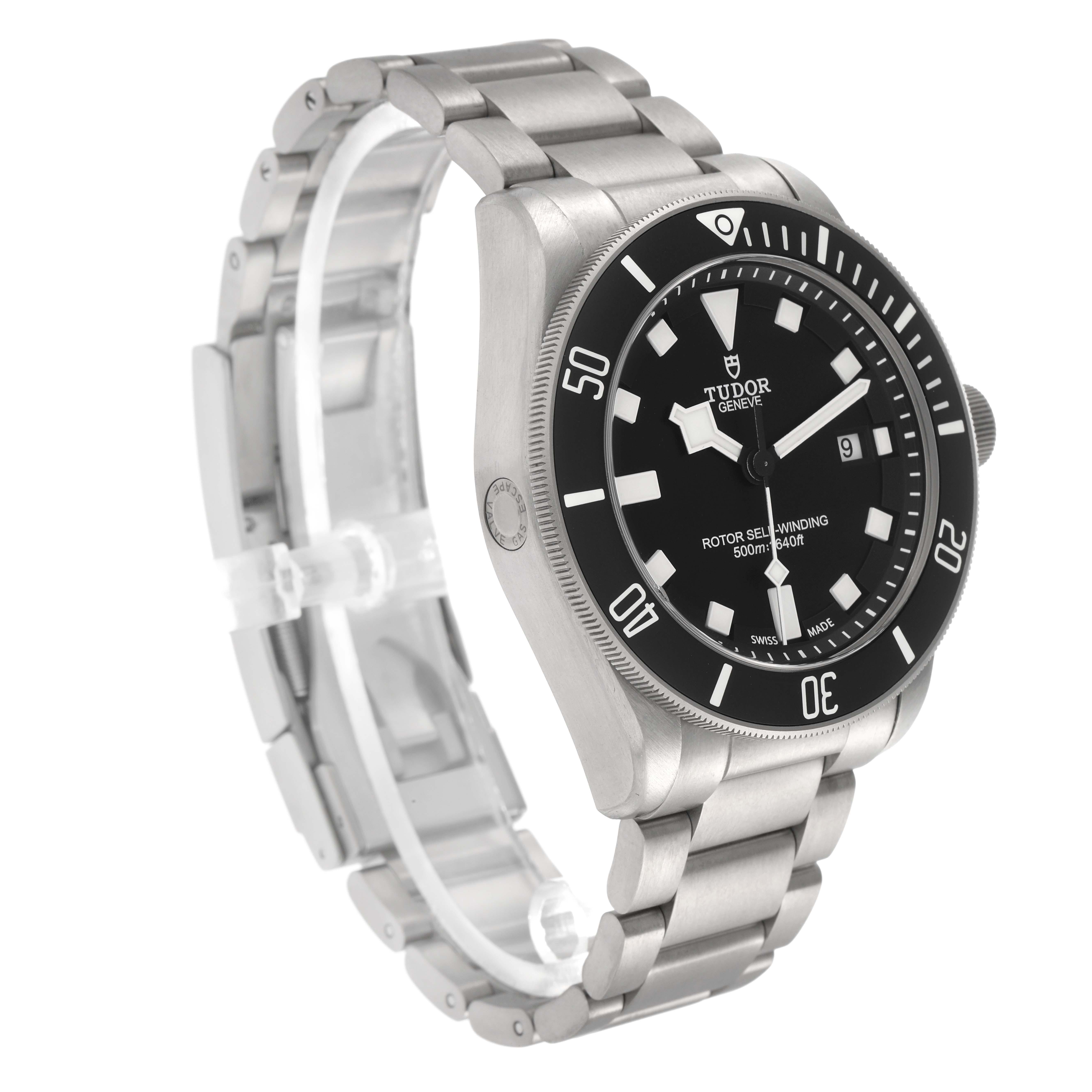 The image shows a Tudor Pelagos model 25500TN men
s watch at a three-quarter angle, highlighting the bezel, dial, and bracelet.