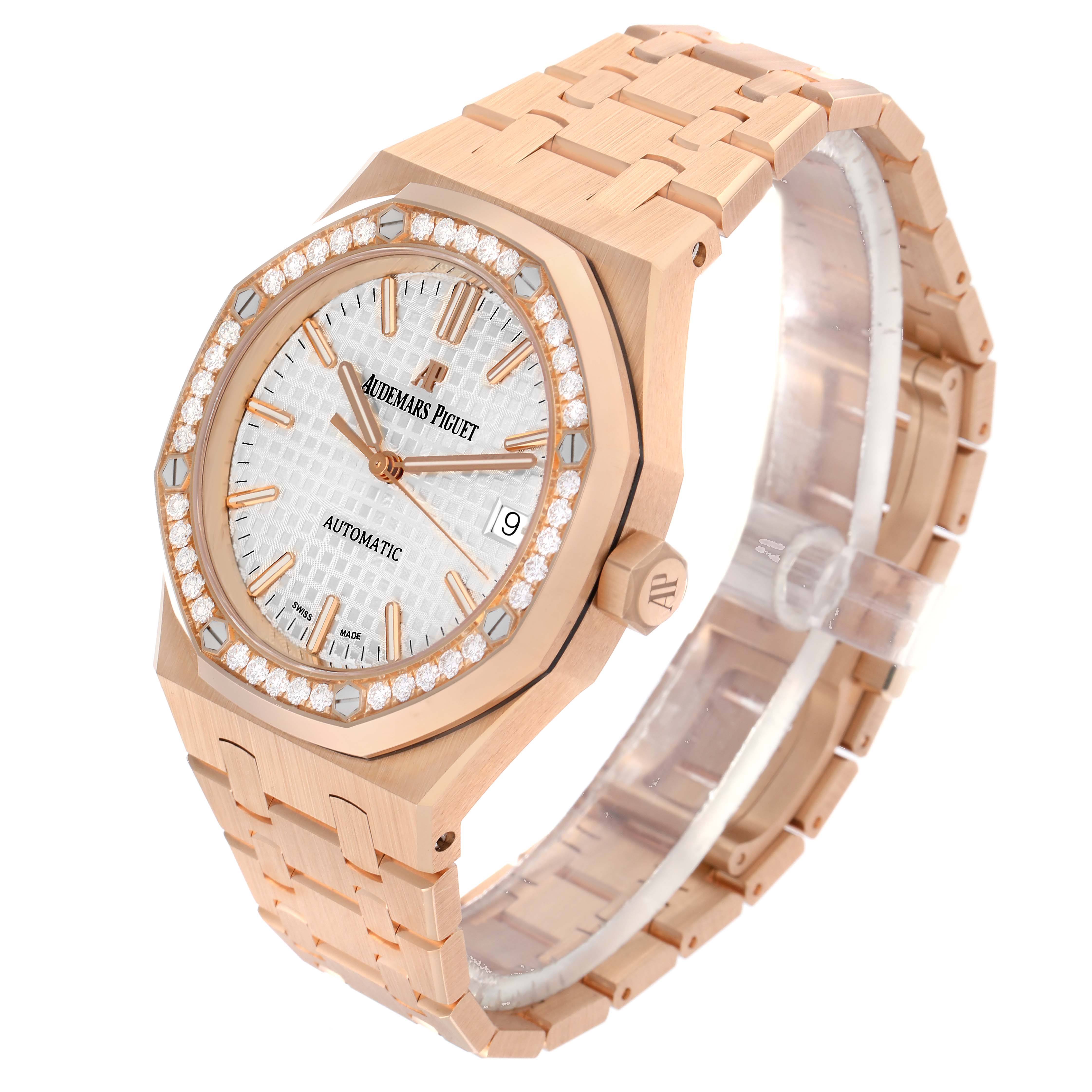 The image shows an angled side view of the Audemars Piguet Royal Oak 15451OR men
s watch, highlighting its octagonal bezel, dial, bracelet, and crown.