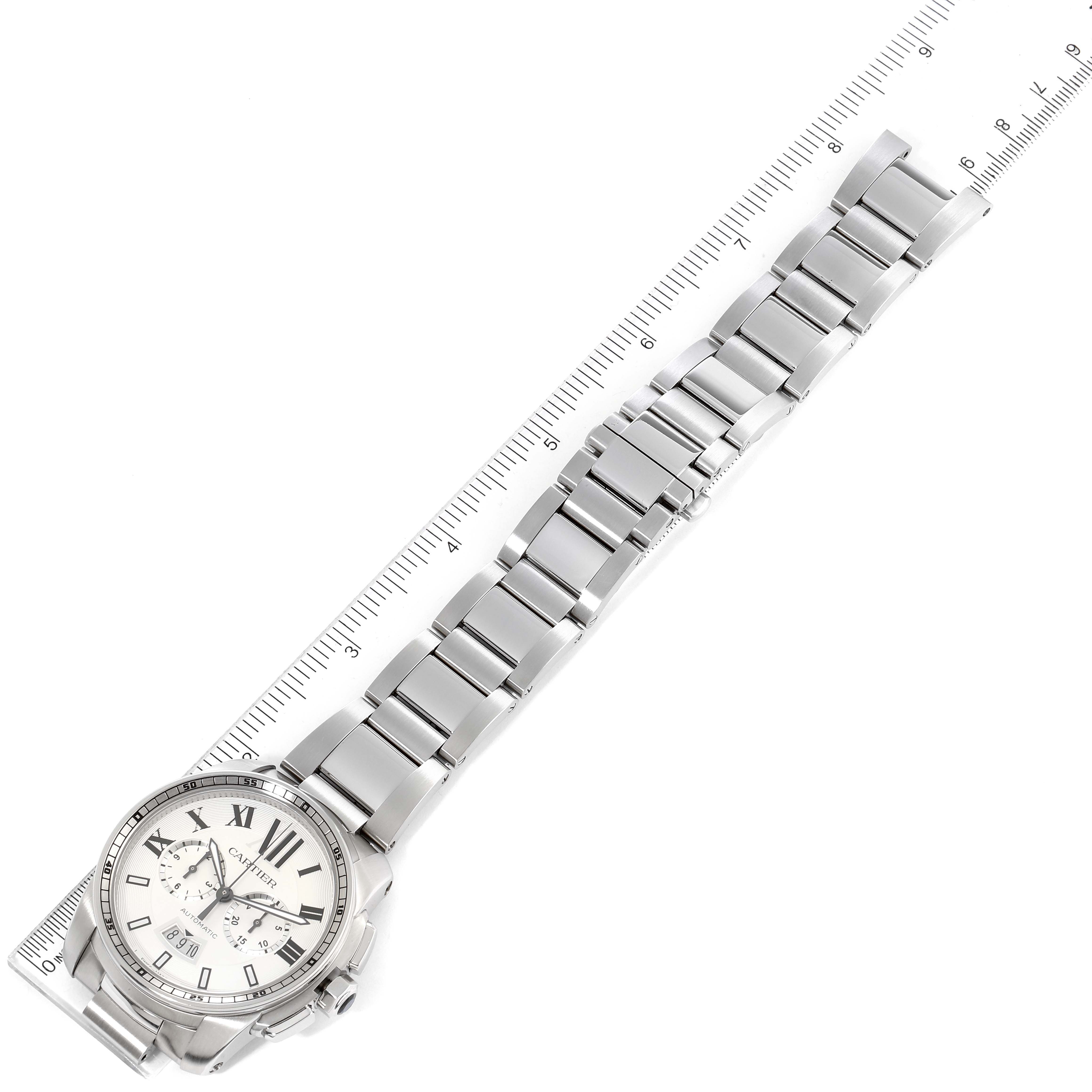 The image displays a full view of the Calibre de Cartier watch by Cartier, showing the face, bezel, and metal bracelet.