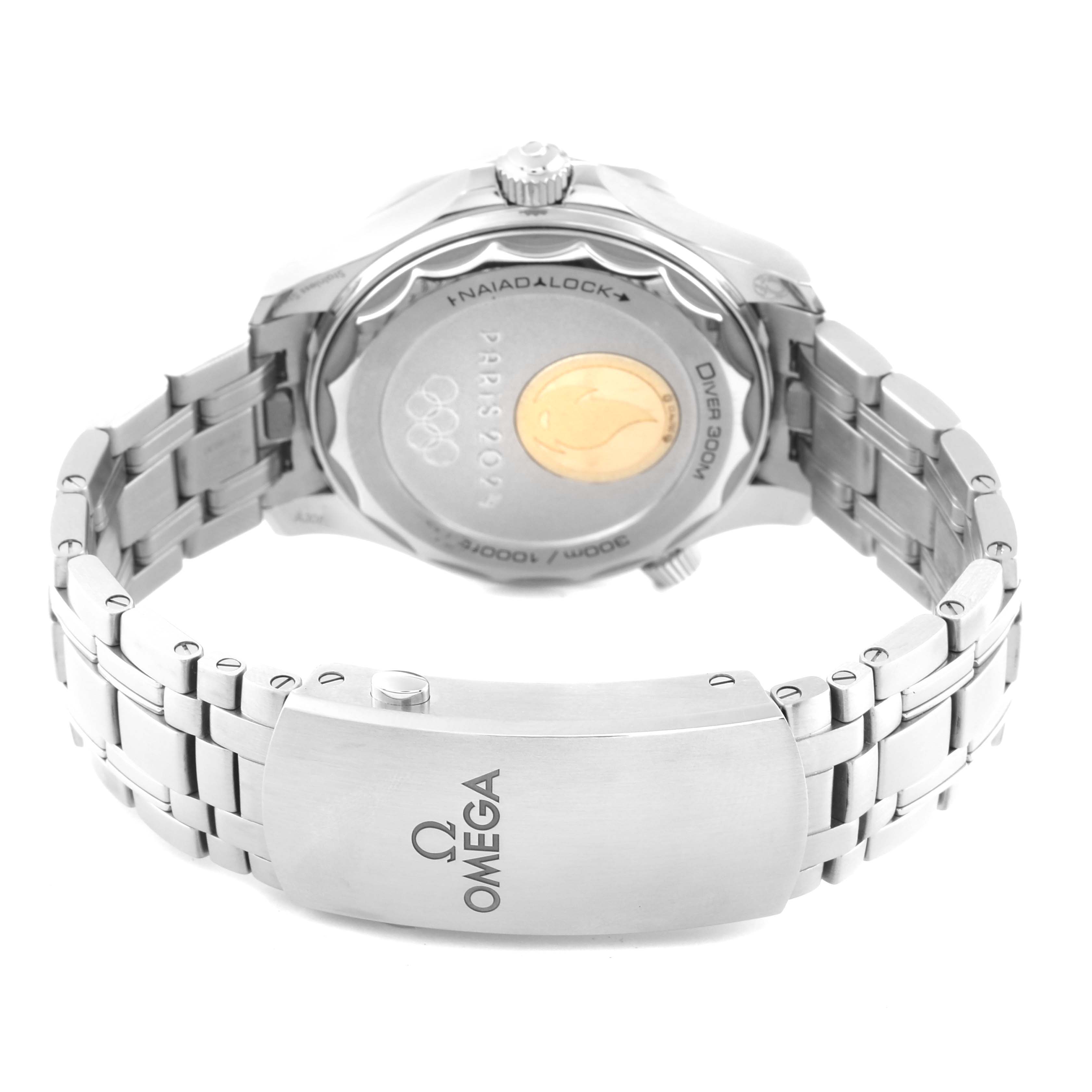 This image shows the back case and clasp of an Omega Seamaster 522.21.42.20.04.001 Men's Steel and Gold (two tone) White Dial 522.21.42.20.04.001 Men's Steel and Gold (two tone) White Dial watch, displaying the detailing and brand logo.