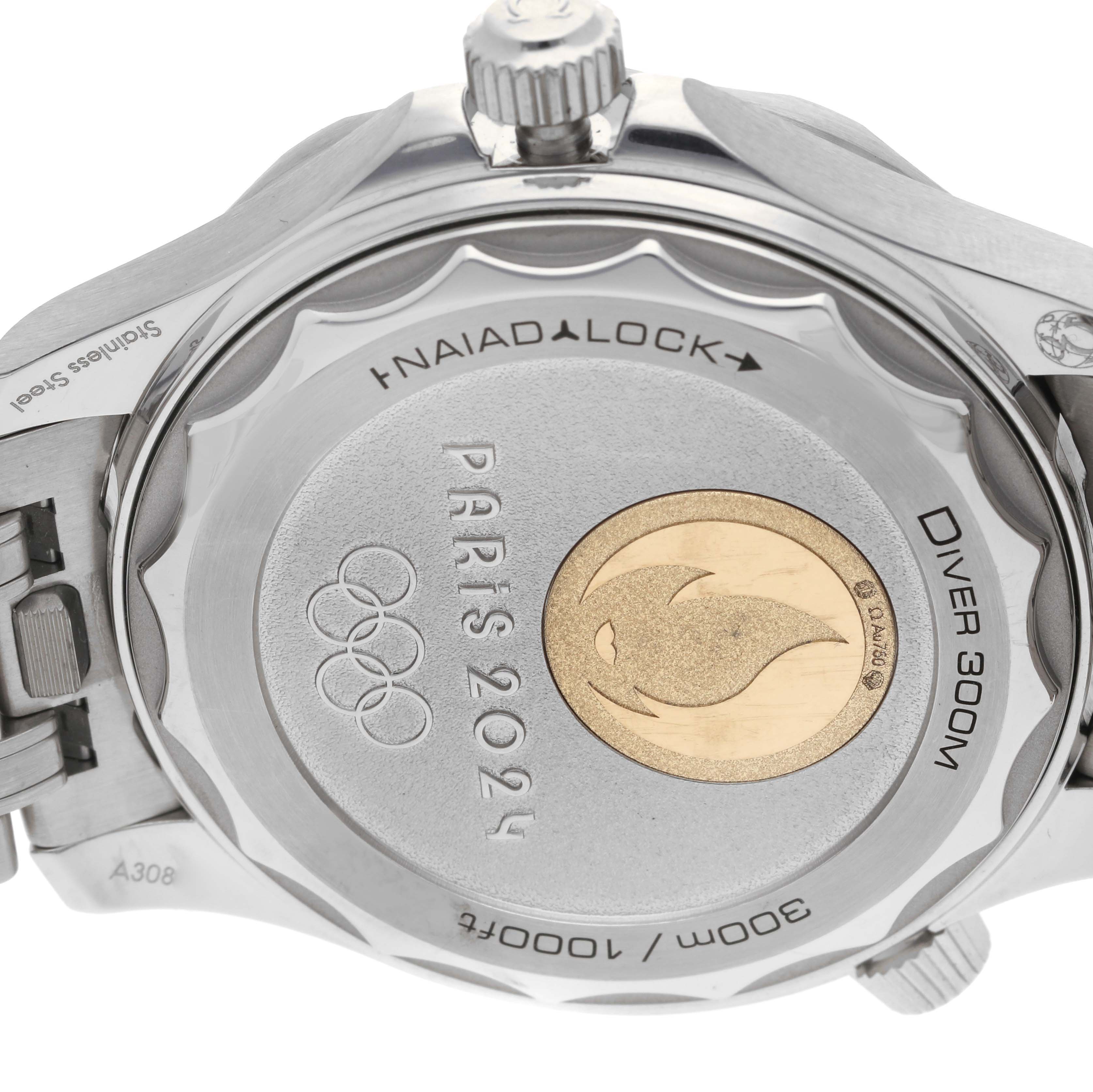 The image shows the case back of an Omega Seamaster 522.21.42.20.04.001 Men's Steel and Gold (two tone) White Dial 522.21.42.20.04.001 Men's Steel and Gold (two tone) White Dial Diver 300M watch, highlighting the Paris 2024 engraving.